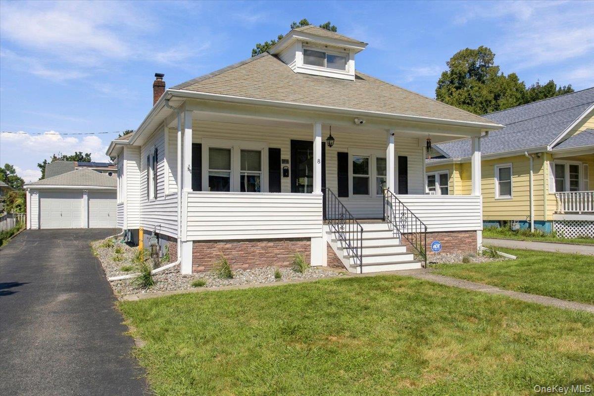 8 E Willow Street — photo