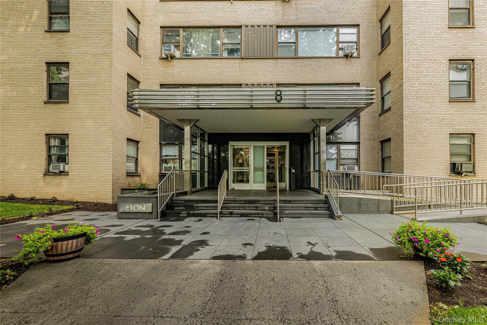 8 Fordham Oval 16B — photo