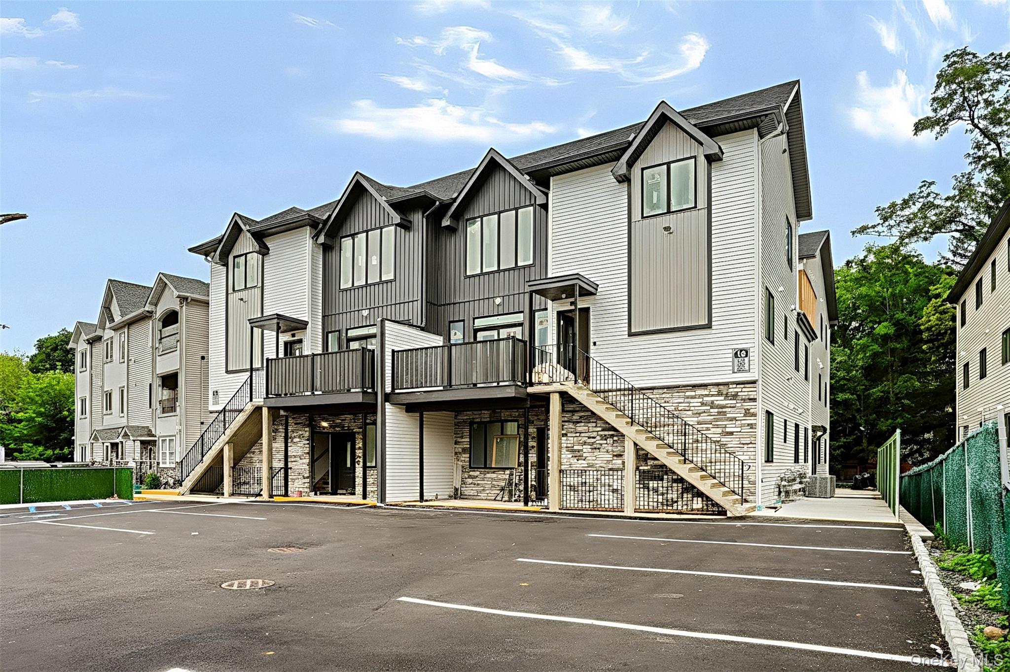 16 Phyllis Terrace 302 — photo