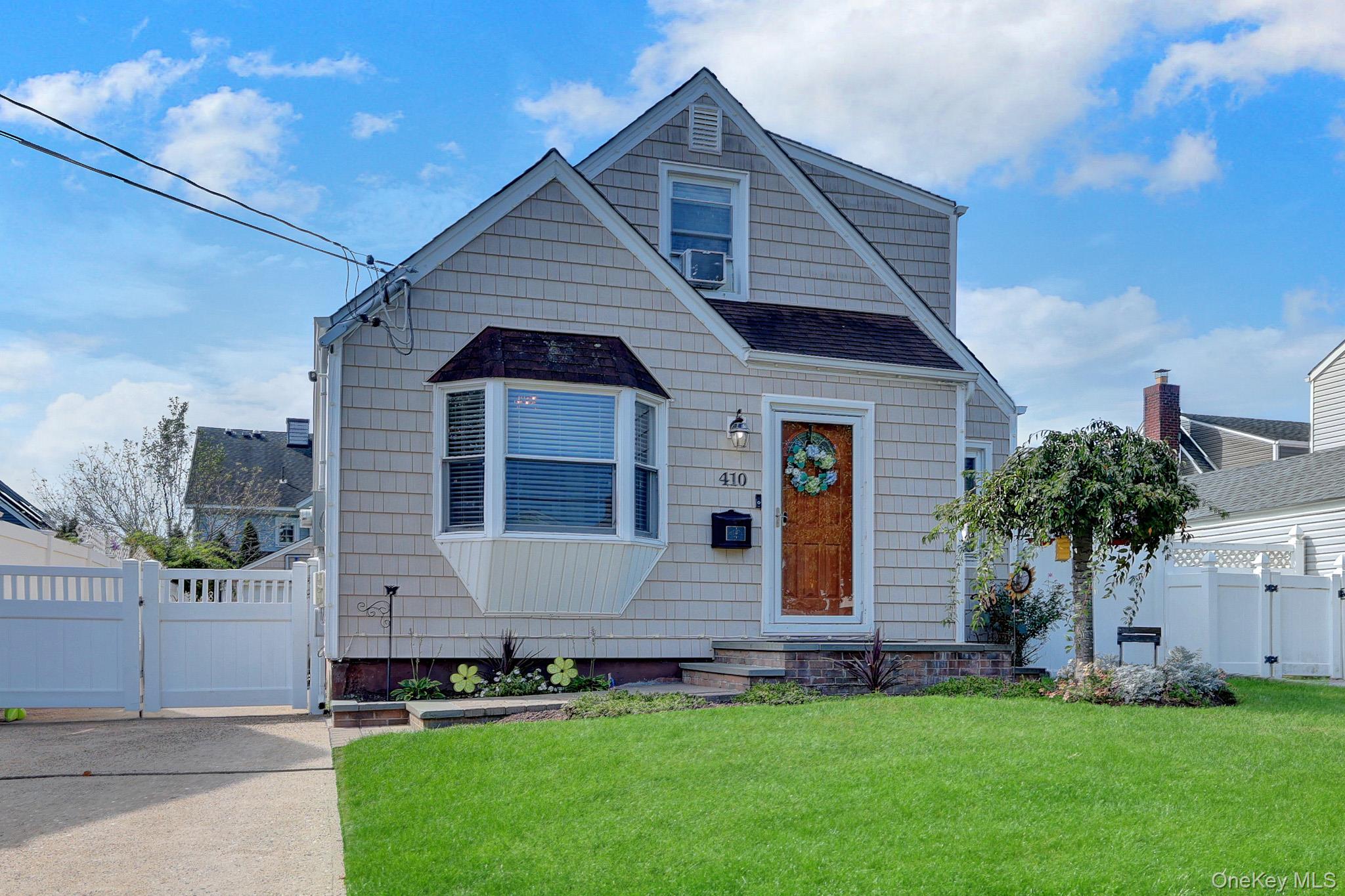 410 Clive Place — photo