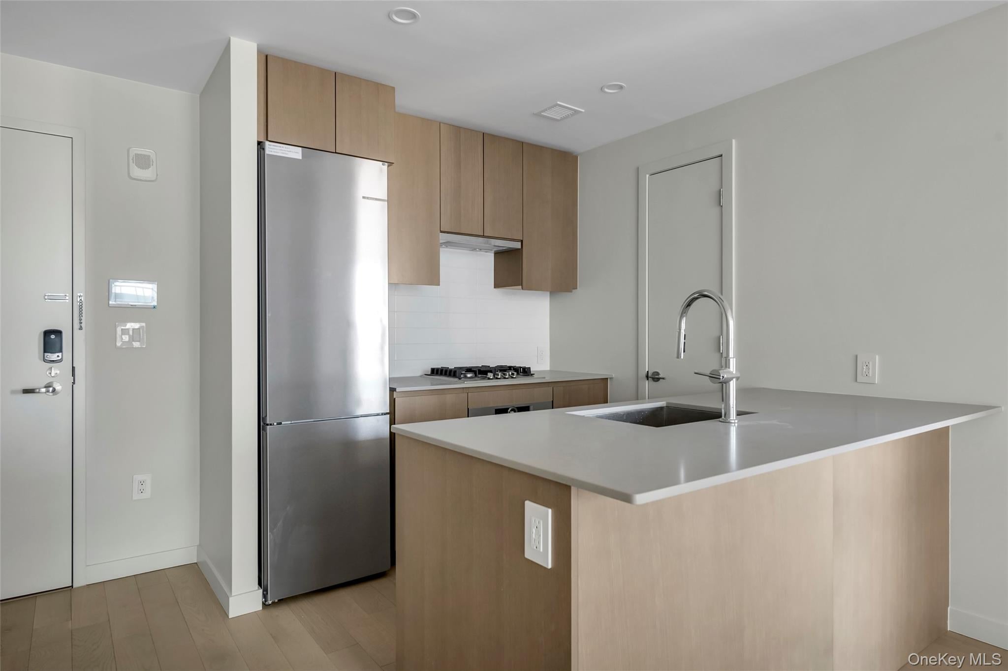 131-02B 40th Road 15U — photo