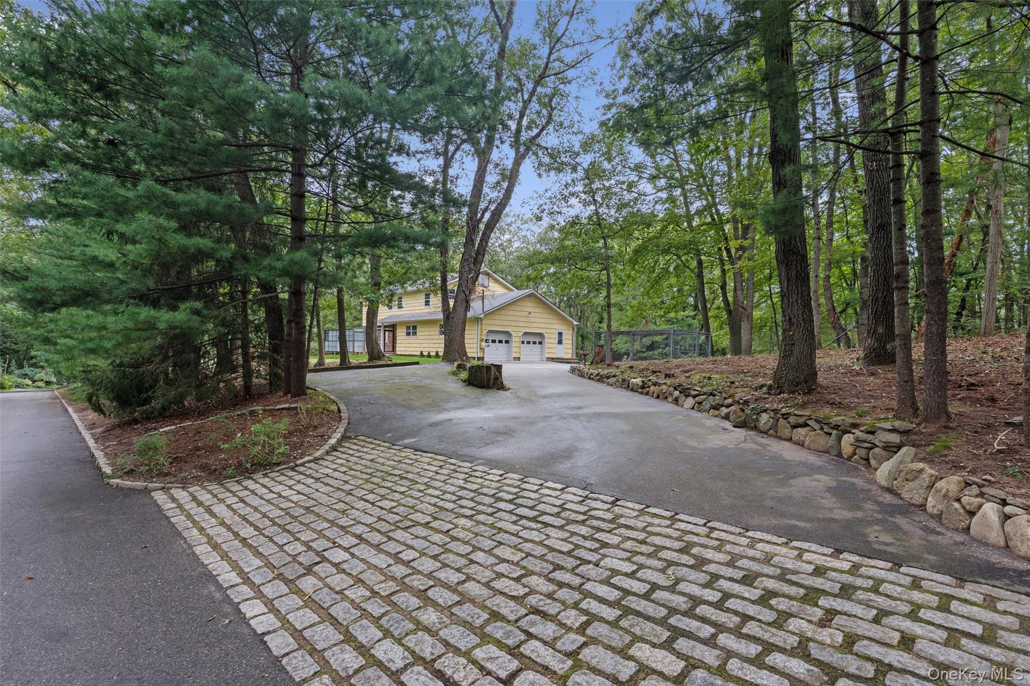 614 Twin Hills Court — photo