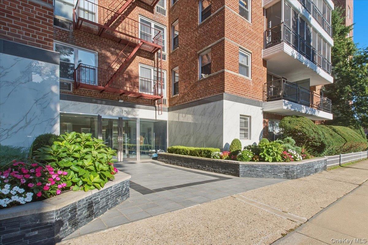 66-15 Thornton Place 4G — photo