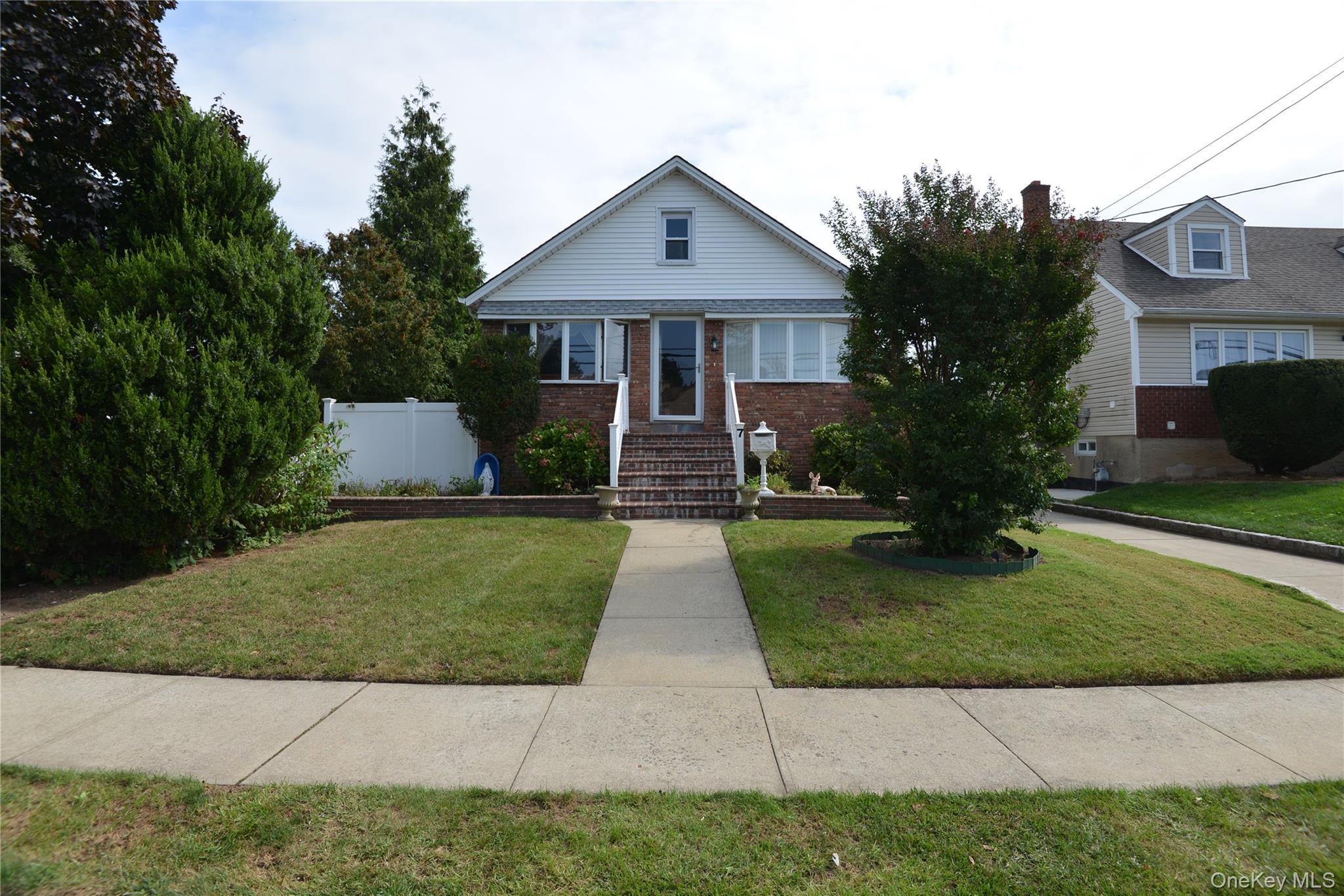 7 S Bay Avenue — photo