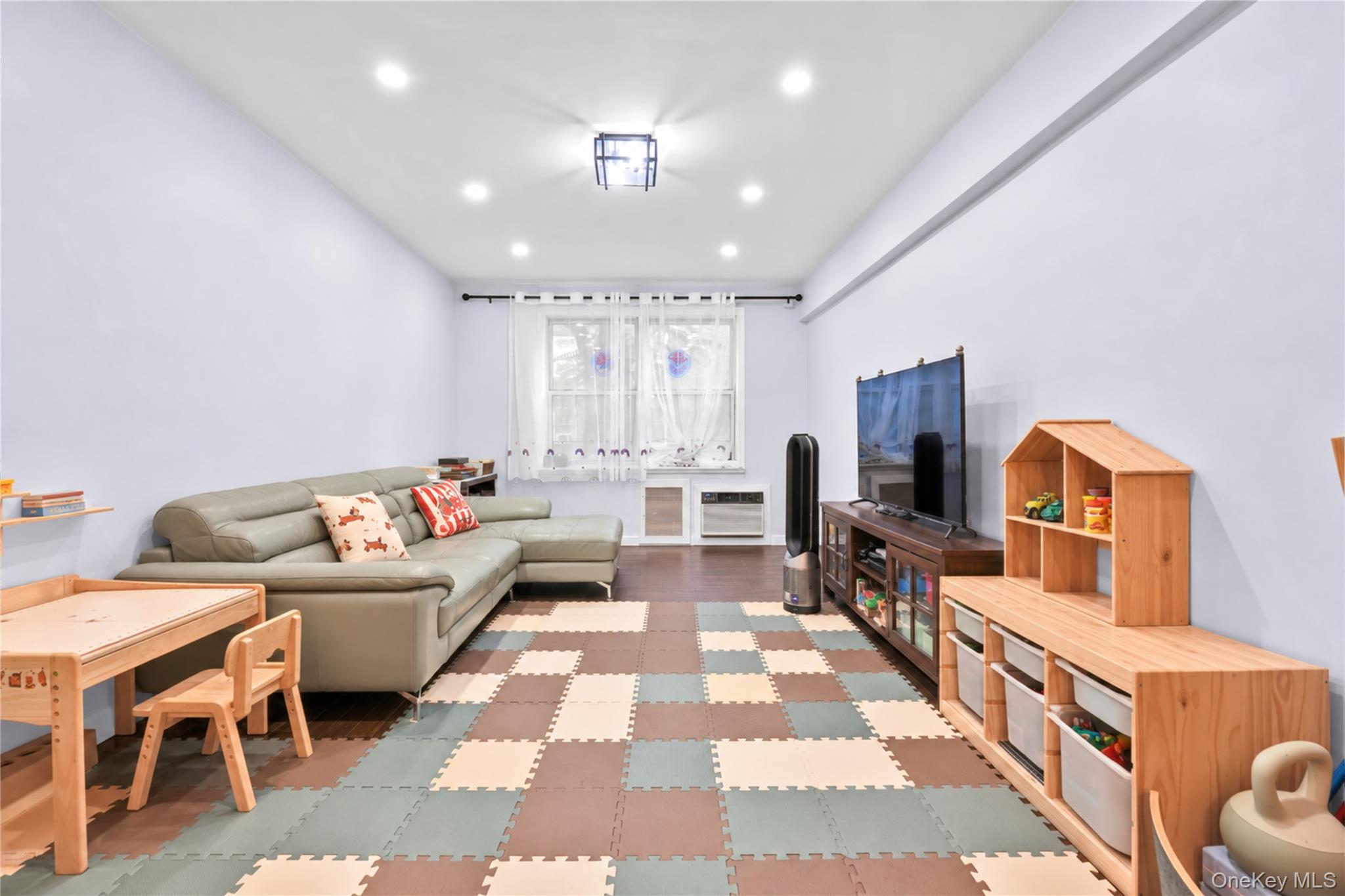 26-25 Union Street 1C — photo