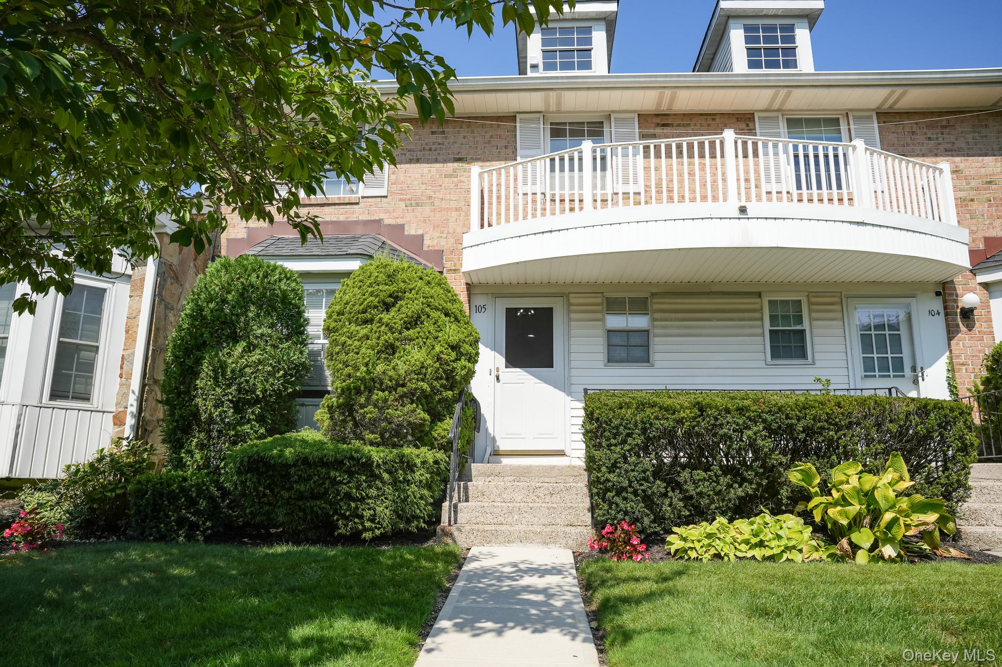 105 Glen Way — photo