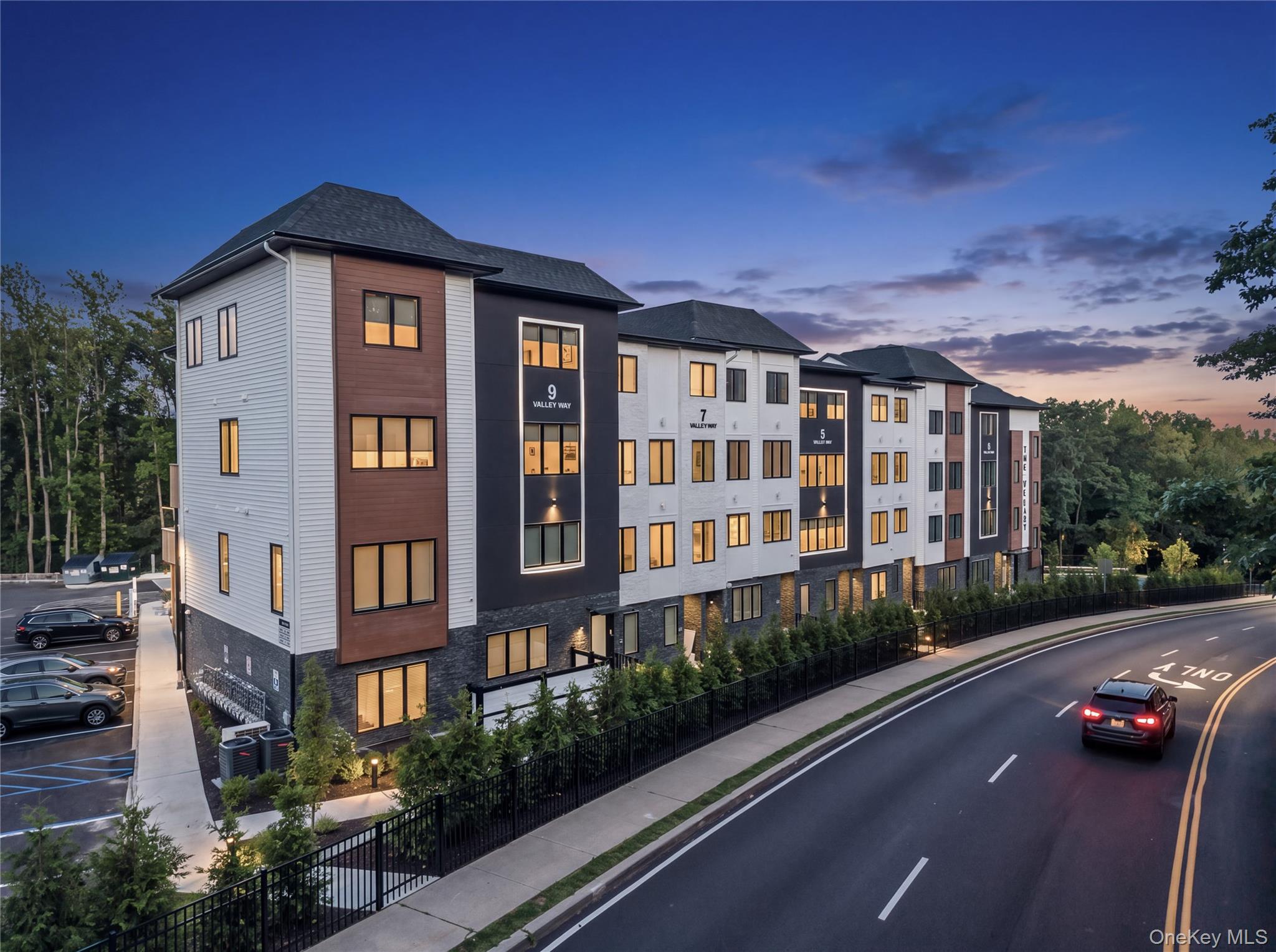 7 Valley Way 321 — photo