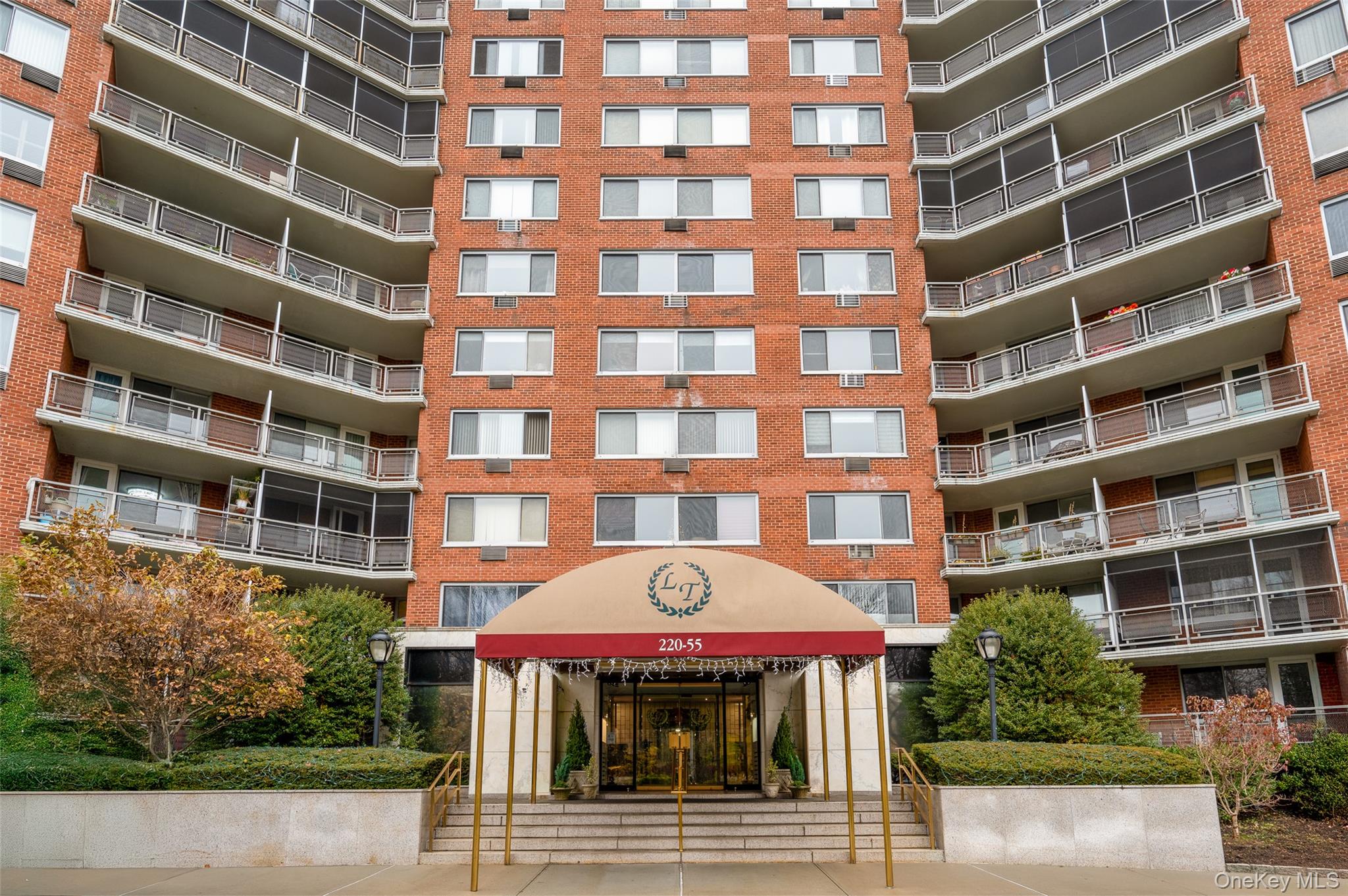 220-55 46 Avenue 5R — photo