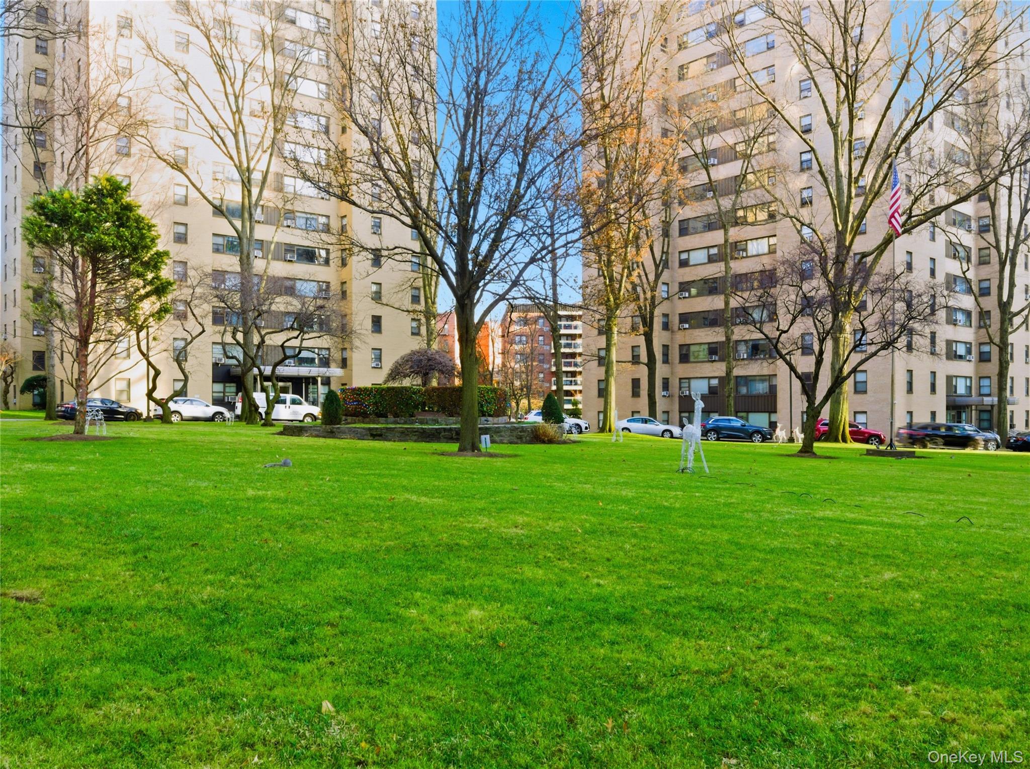 4 Fordham Hill Oval 8G — photo