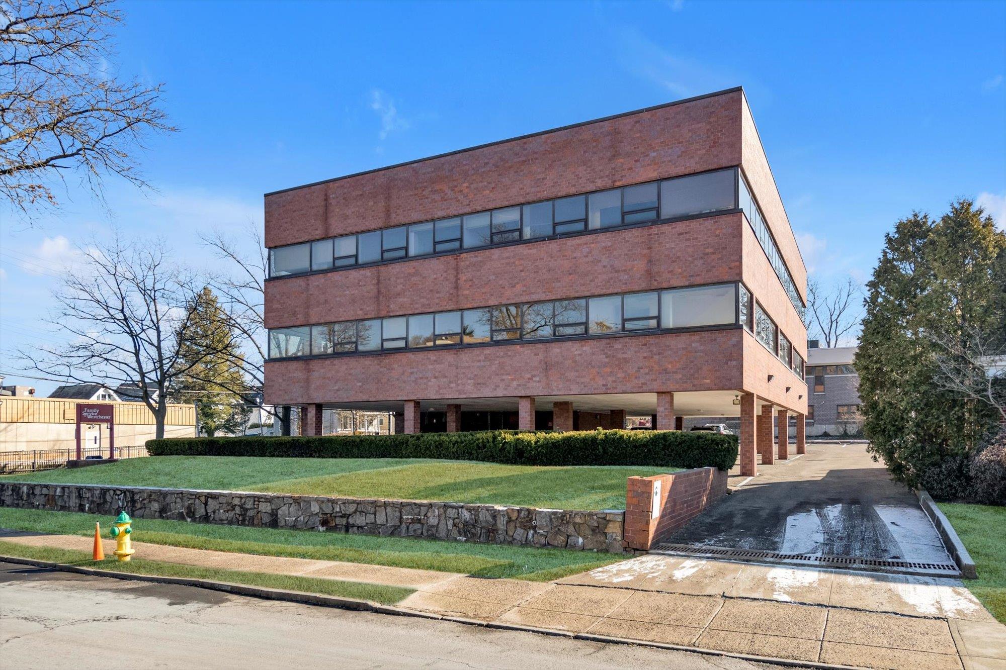 1 Summit Avenue 2nd Floor — photo