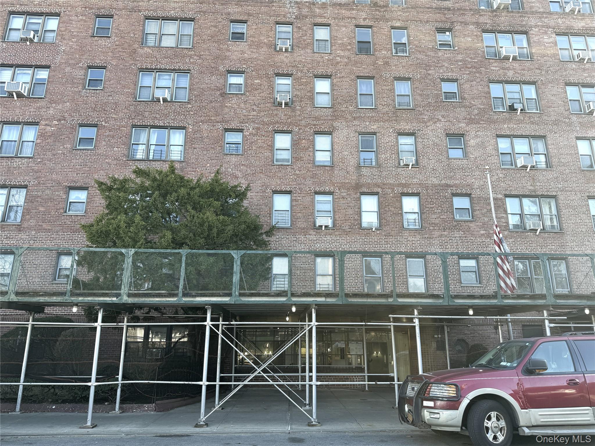 143-50 Hoover Ave 204 — photo