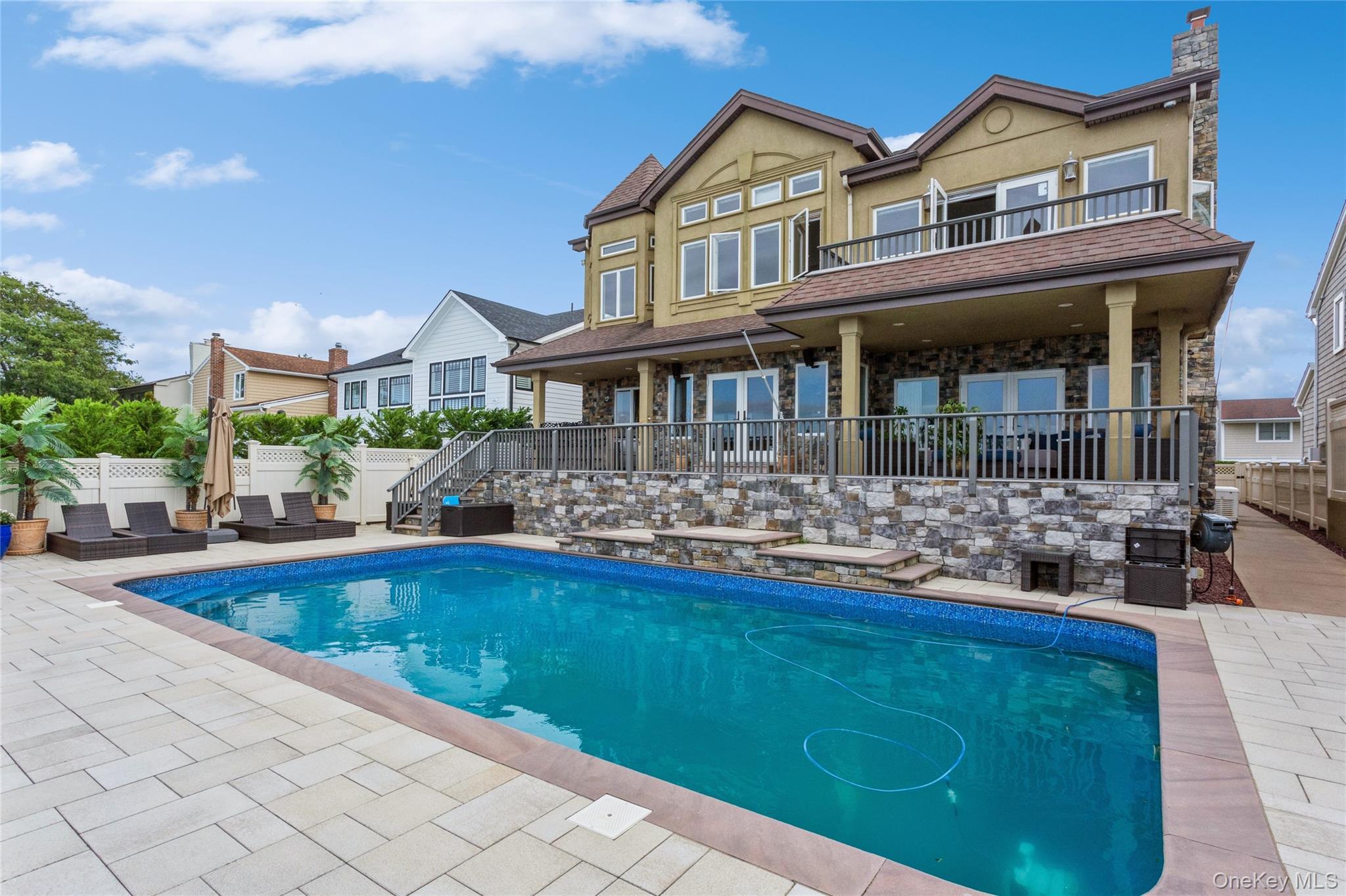 319 Harbor Drive — photo