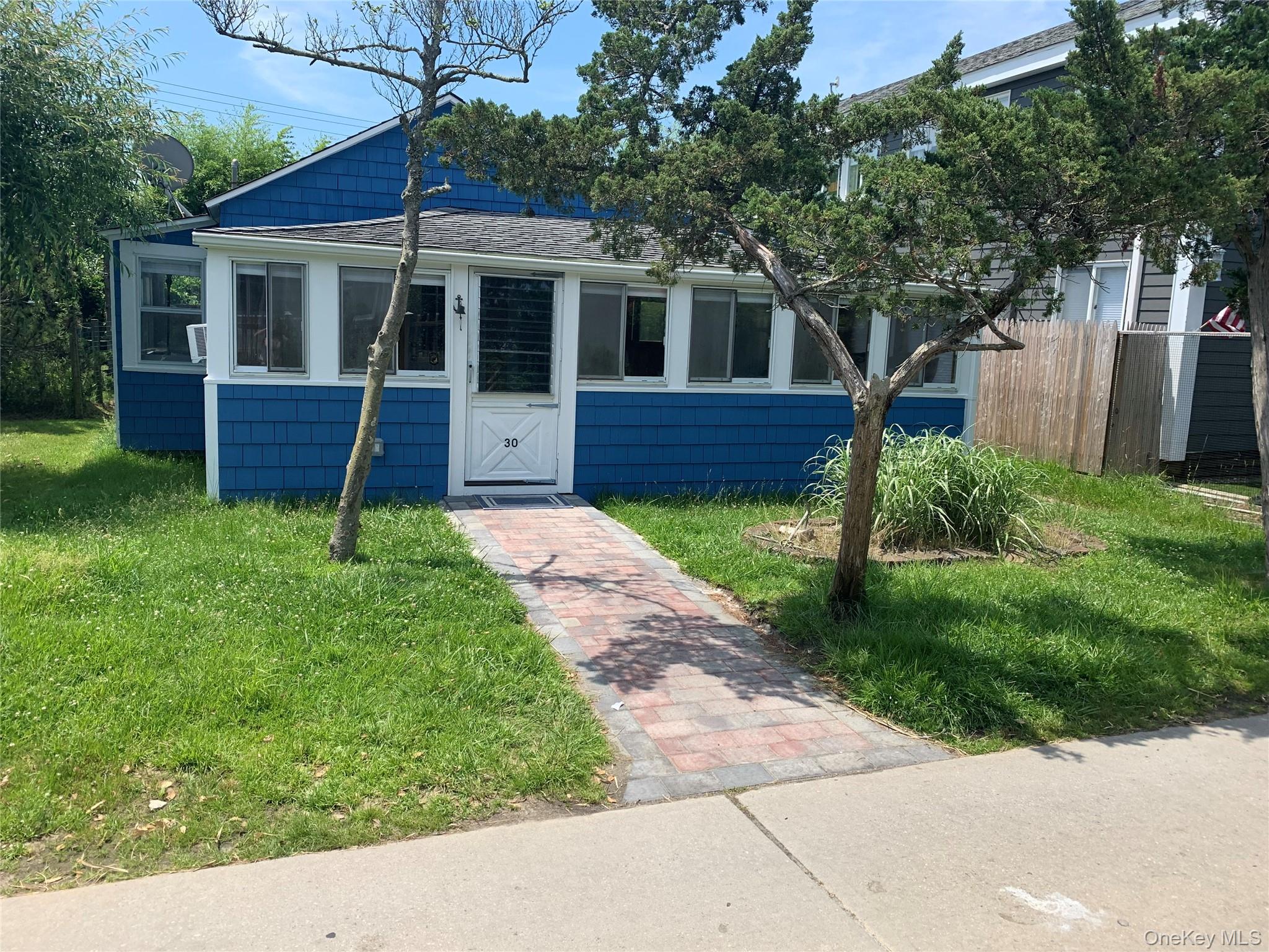 30 Bungalow Walk — photo