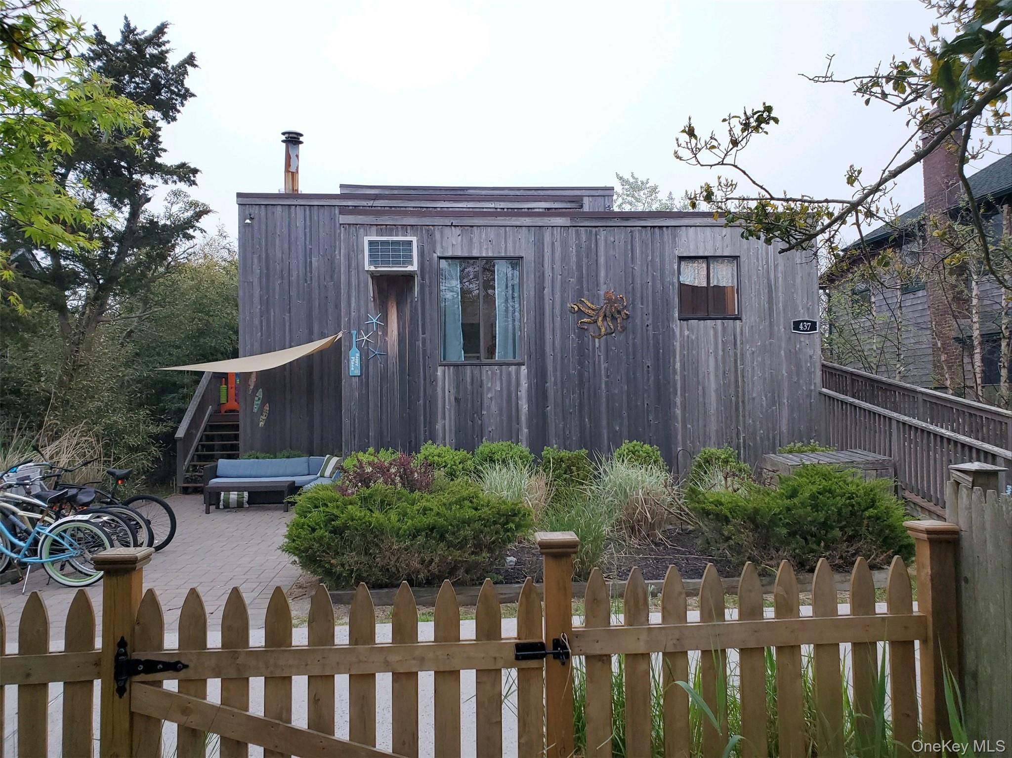 437 Dehnhoff Walk — photo