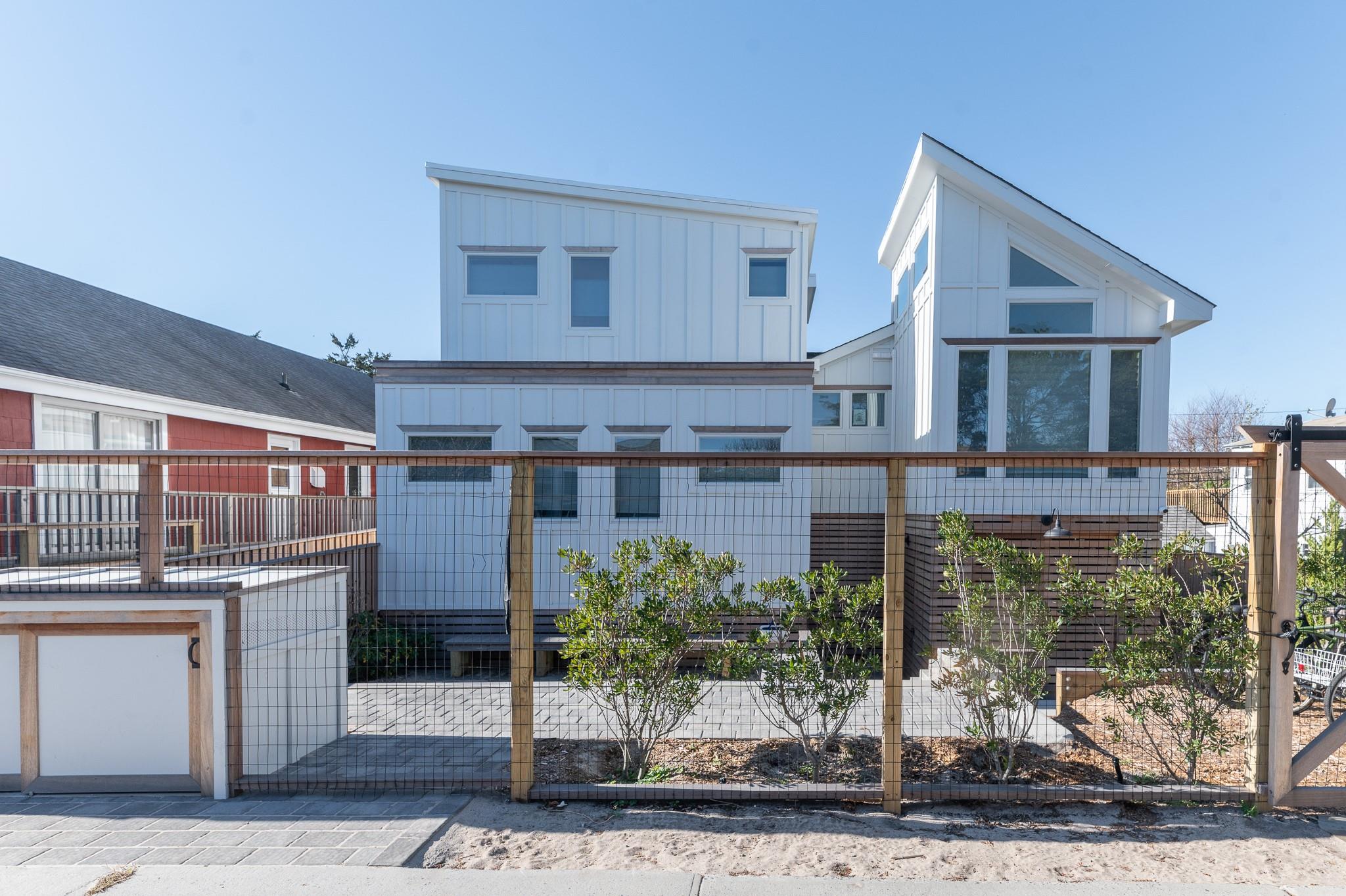 64 Bungalow Walk — photo