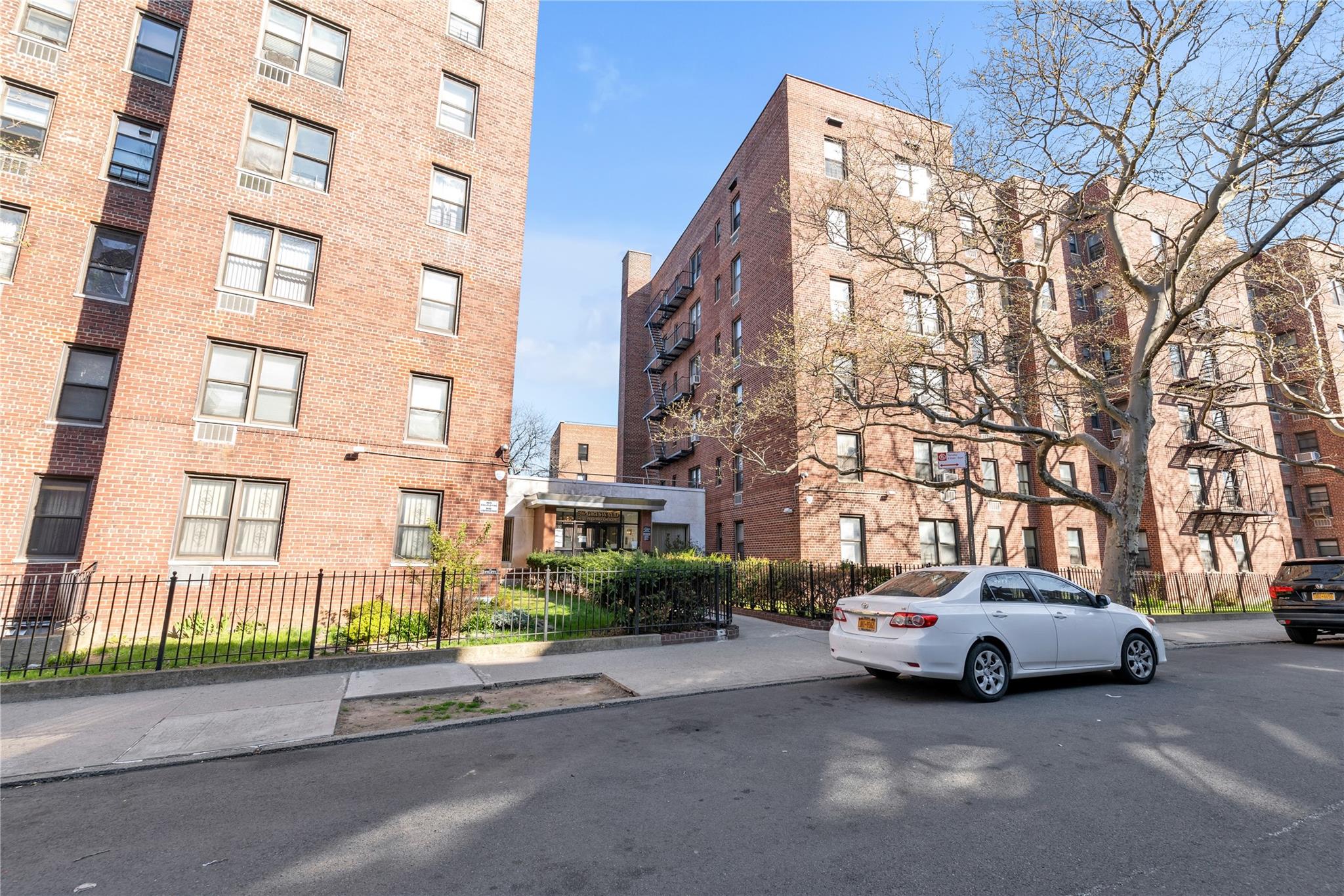 141-05 Pershing Crescent 117 — photo