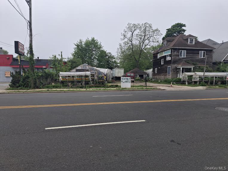 164 Little East Neck Rd — photo