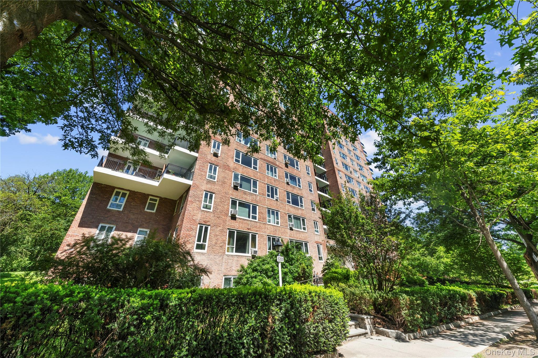 5355 Henry Hudson Parkway W 4G — photo
