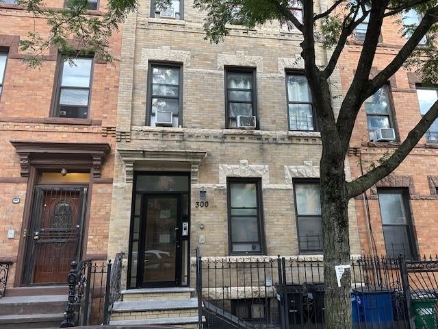 300 Linden Street — photo
