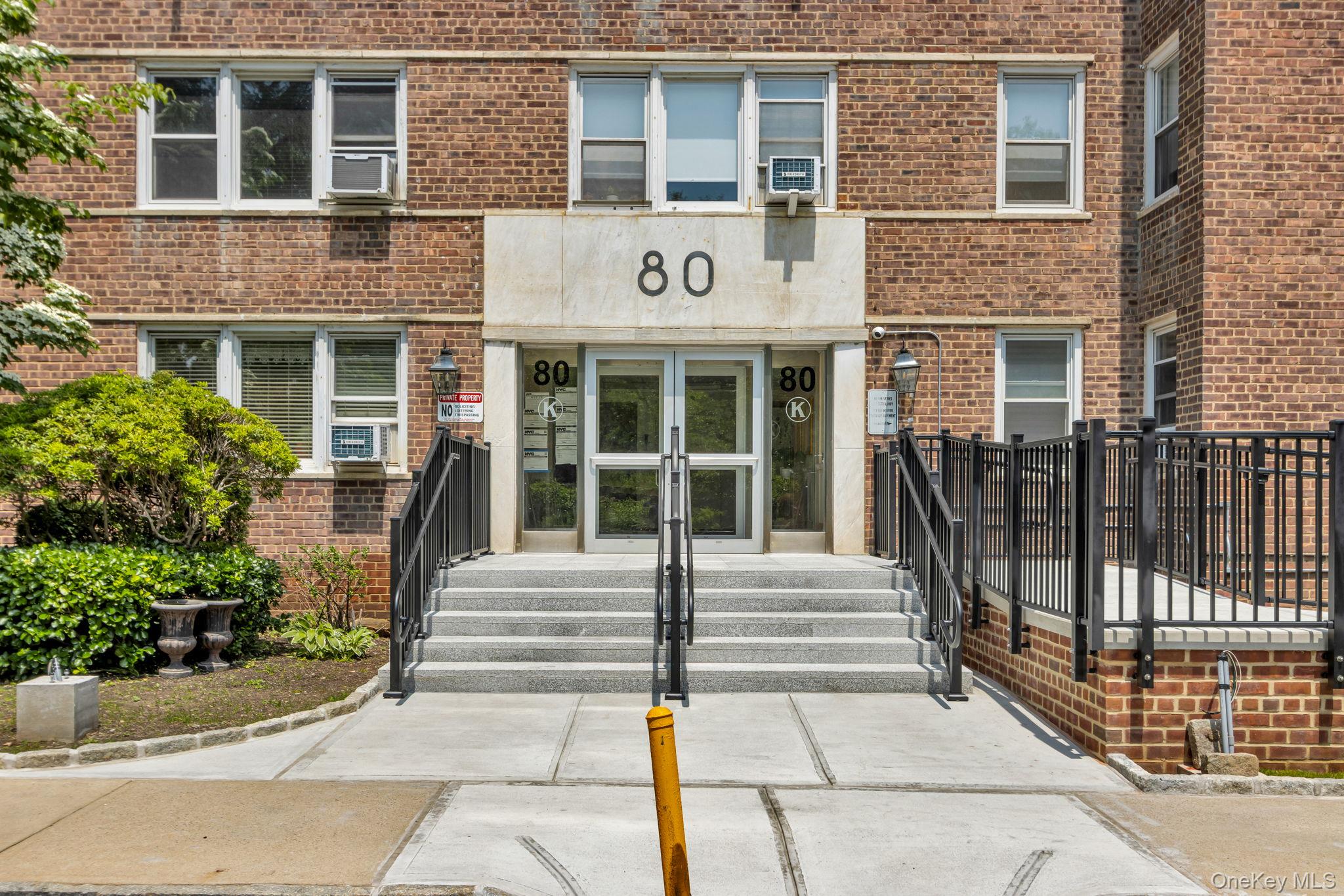 80 Knolls Crescent 8M — photo