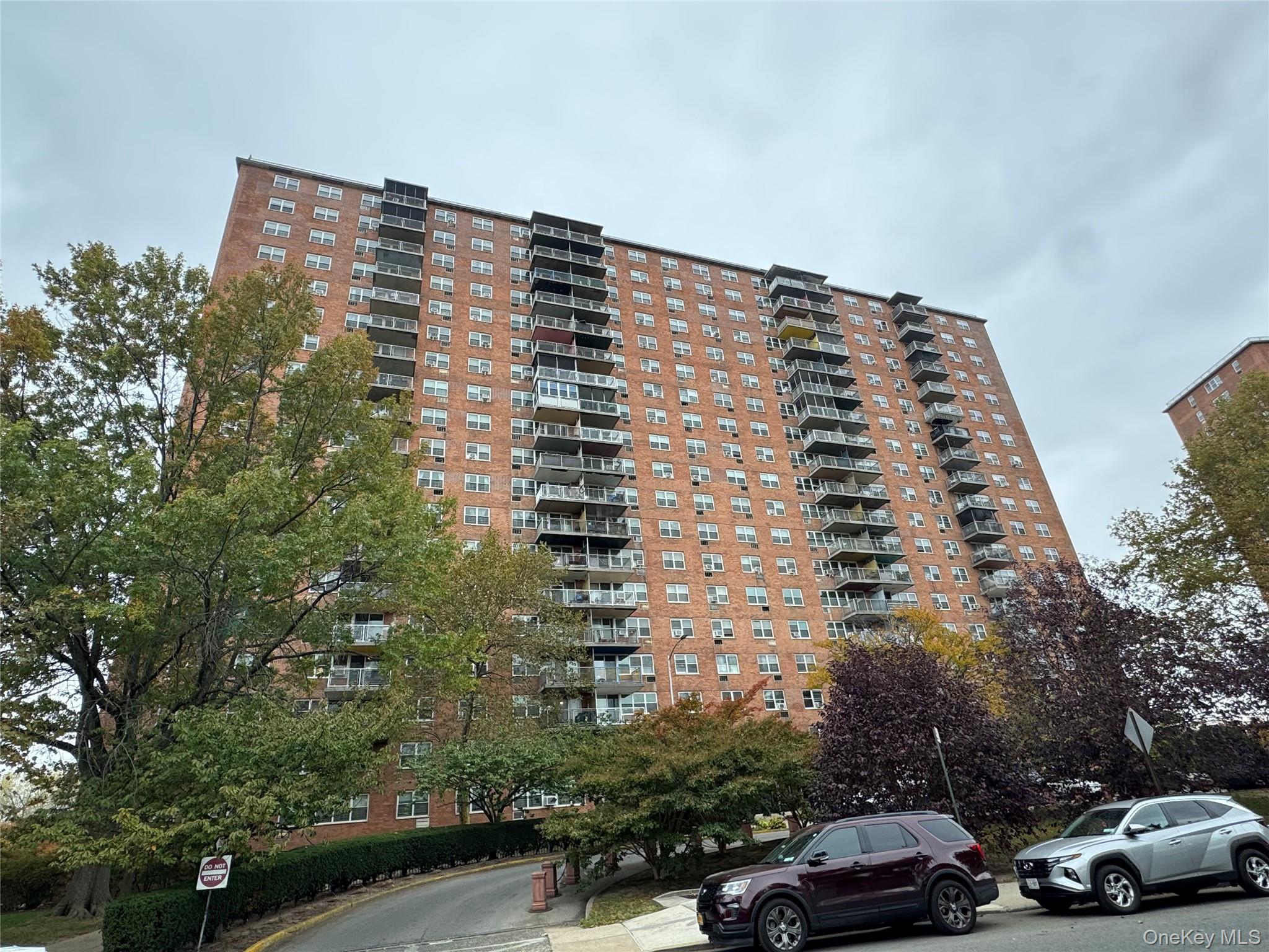 825 Morrison Avenue 16M — photo