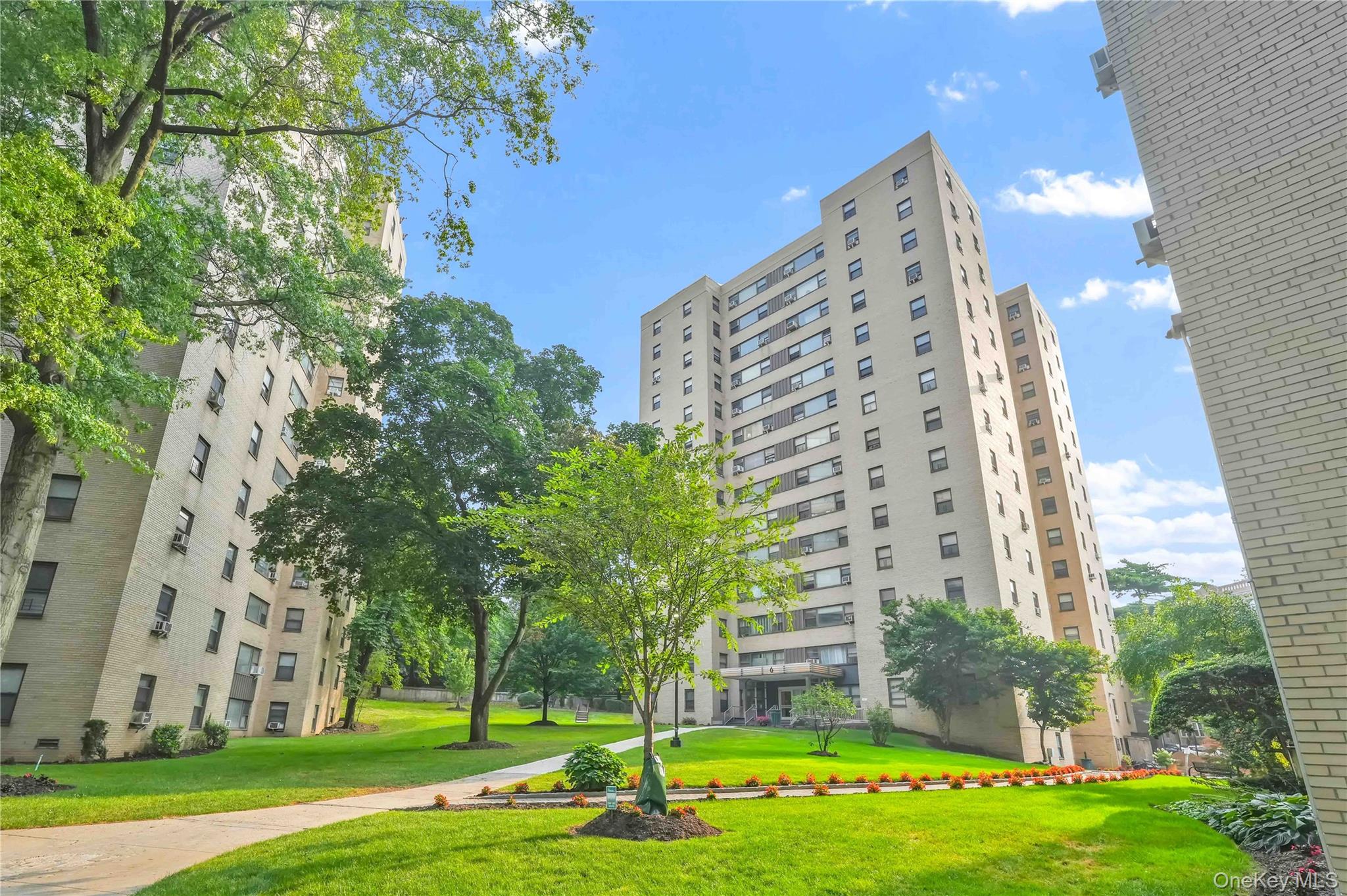 6 Fordham Hill Oval 11G — photo