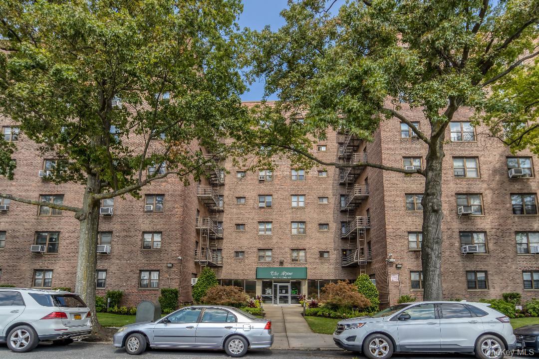204-15 Foothill Avenue B77 — photo