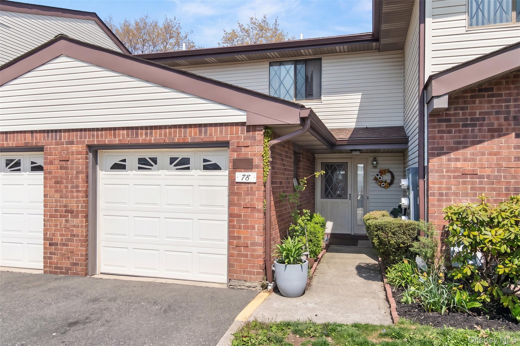 78 Cambridge Drive W — photo