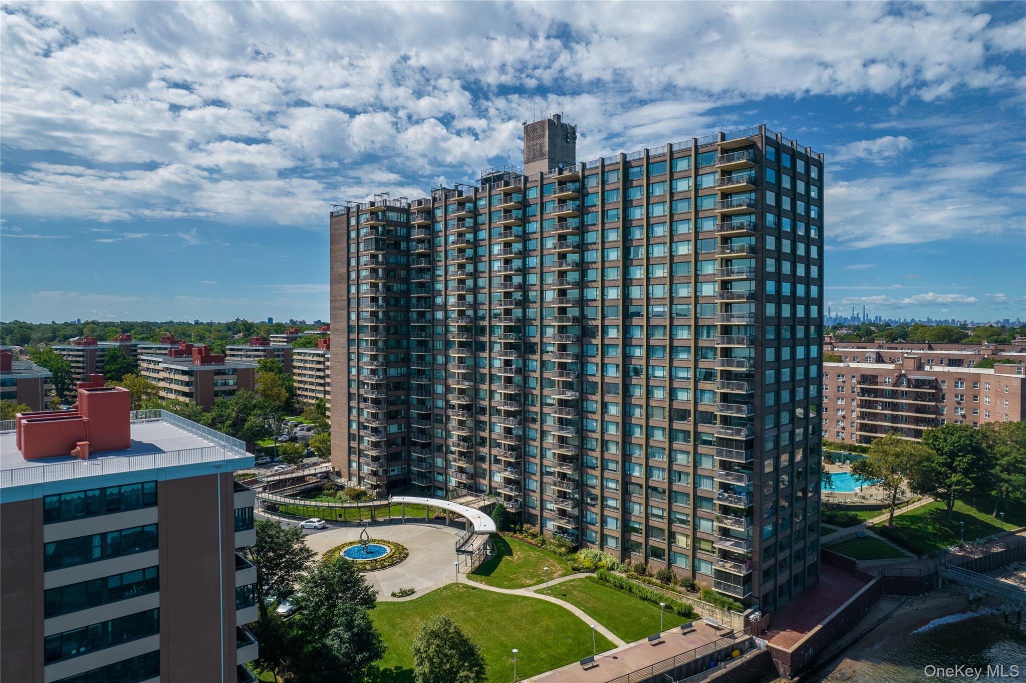 166-25 Powells Cove Boulevard 9E — photo
