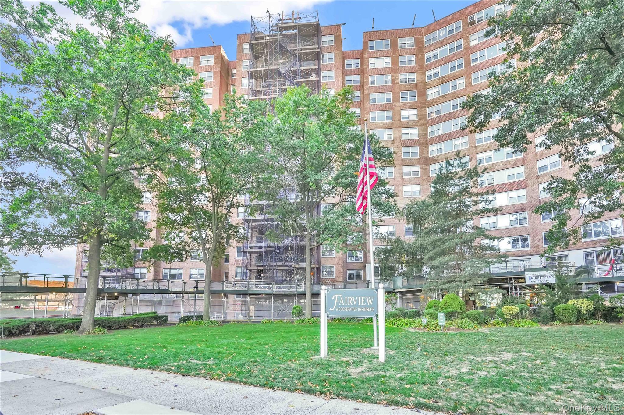 6120 Grand Central Parkway B605 — photo