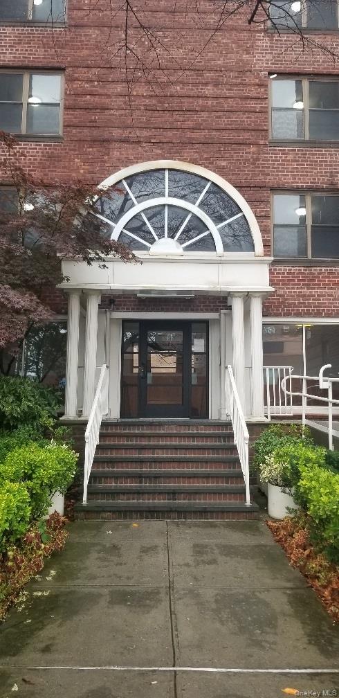 2140 Knapp Street 4C — photo