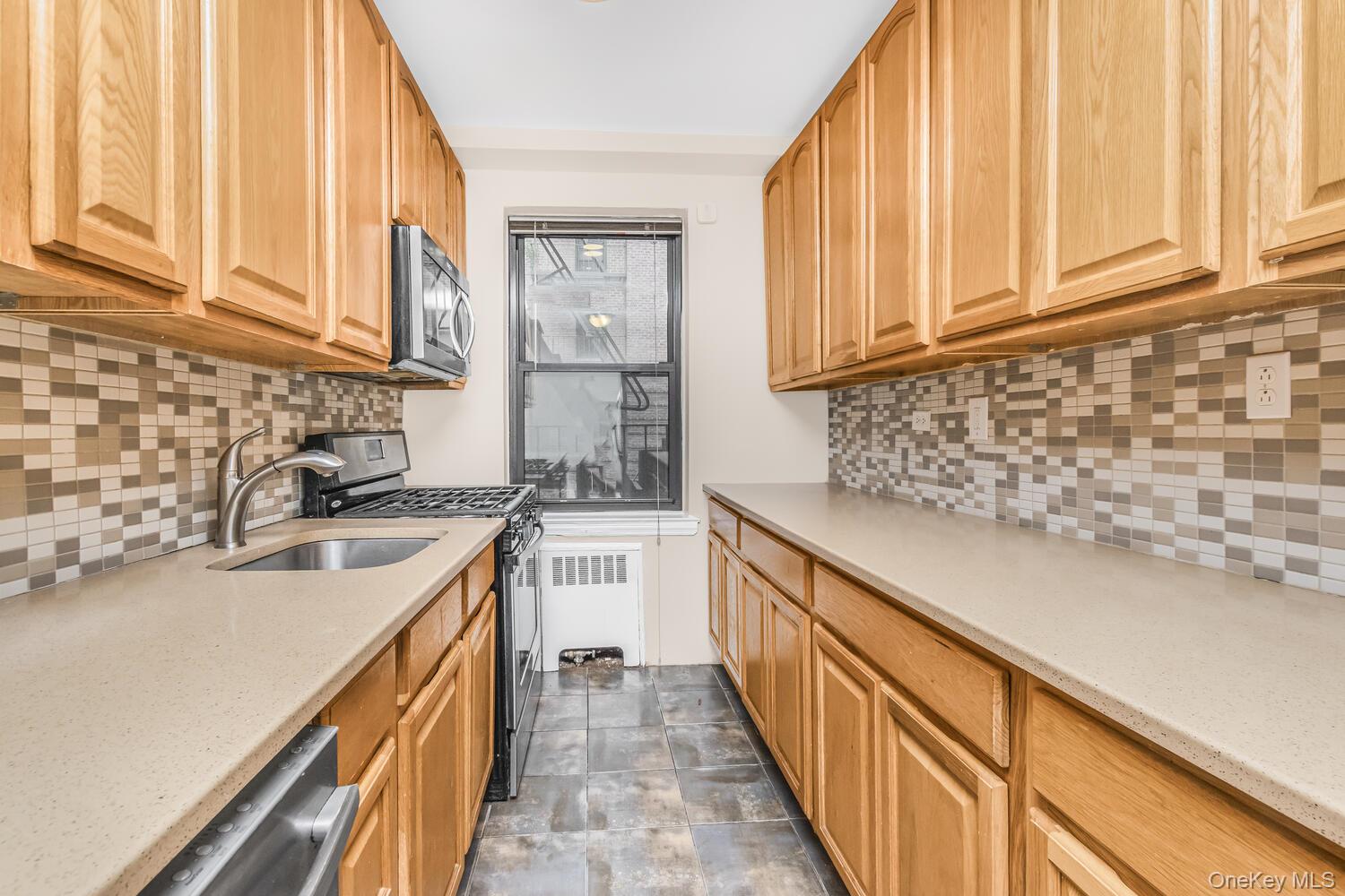3840 Greystone 1K — photo