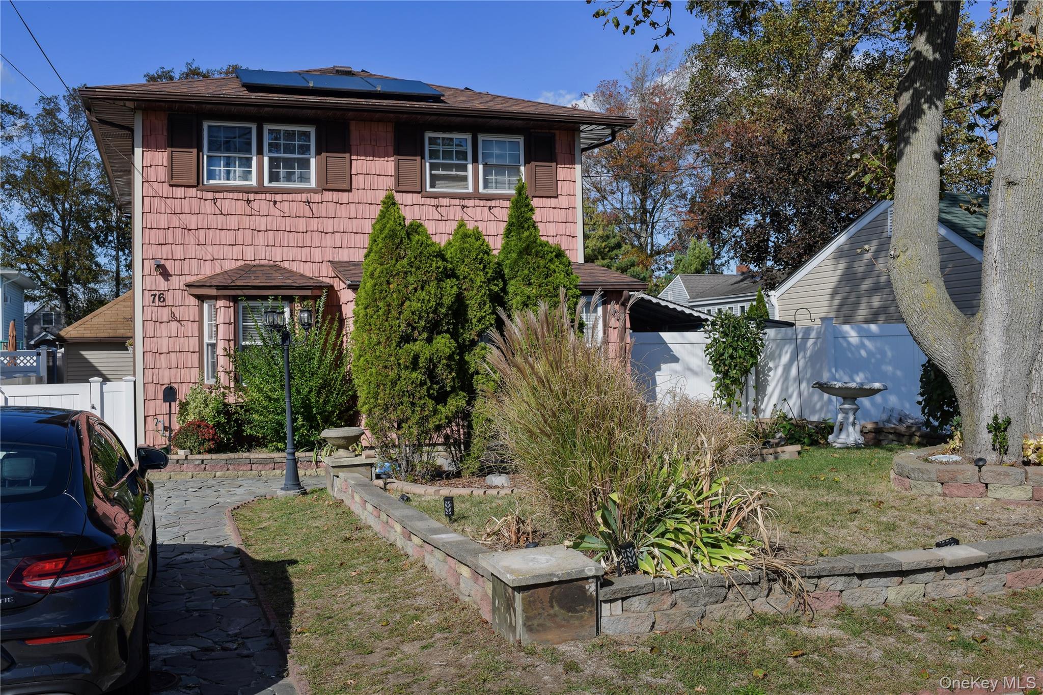 76 E Hollywood Avenue — photo