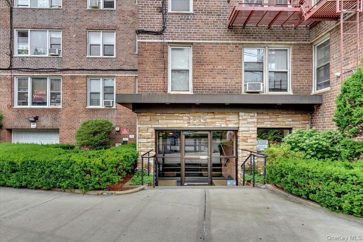 4265 Webster Ave. 5C — photo