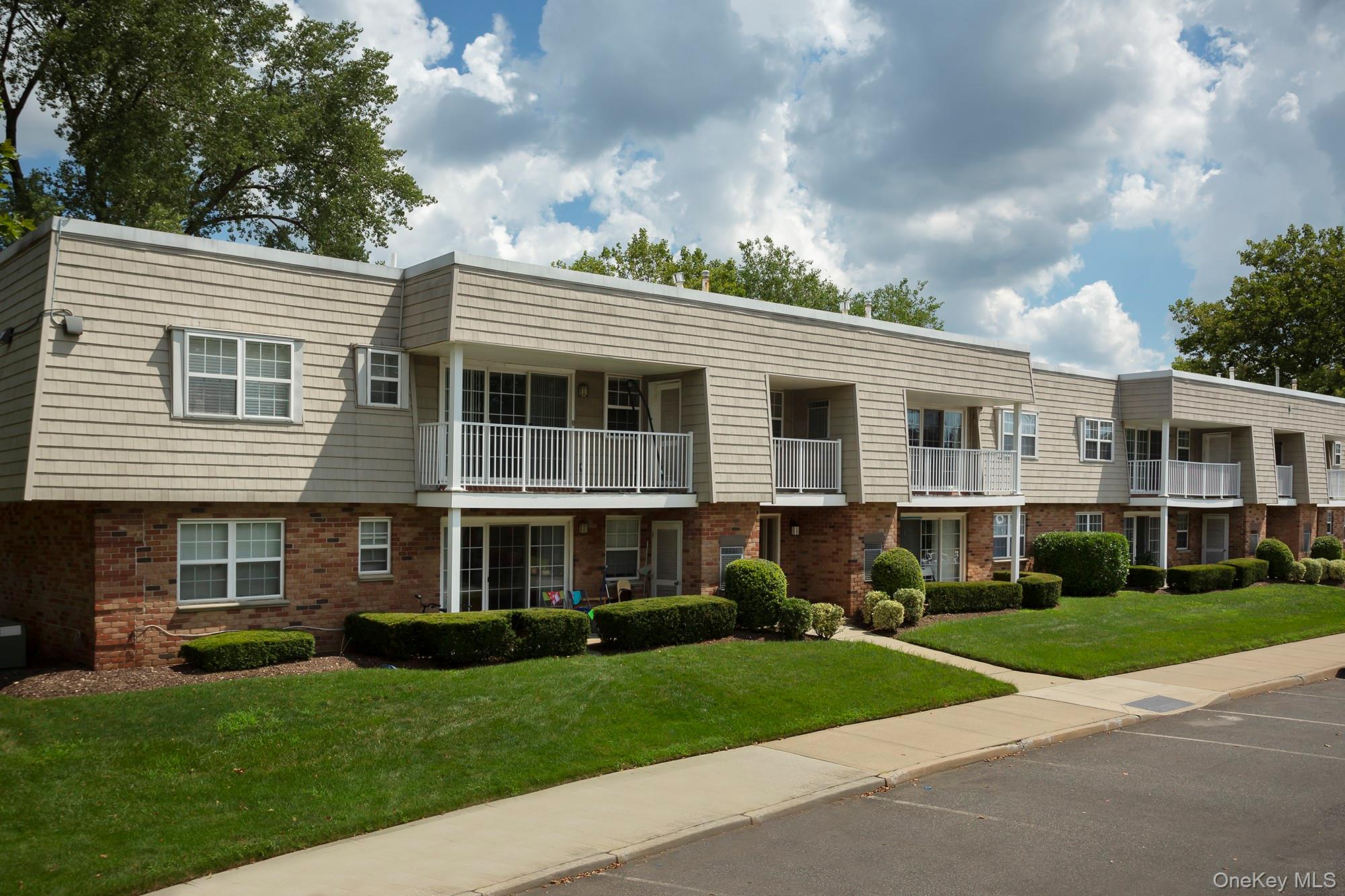 65 Westwood Drive 93 — photo