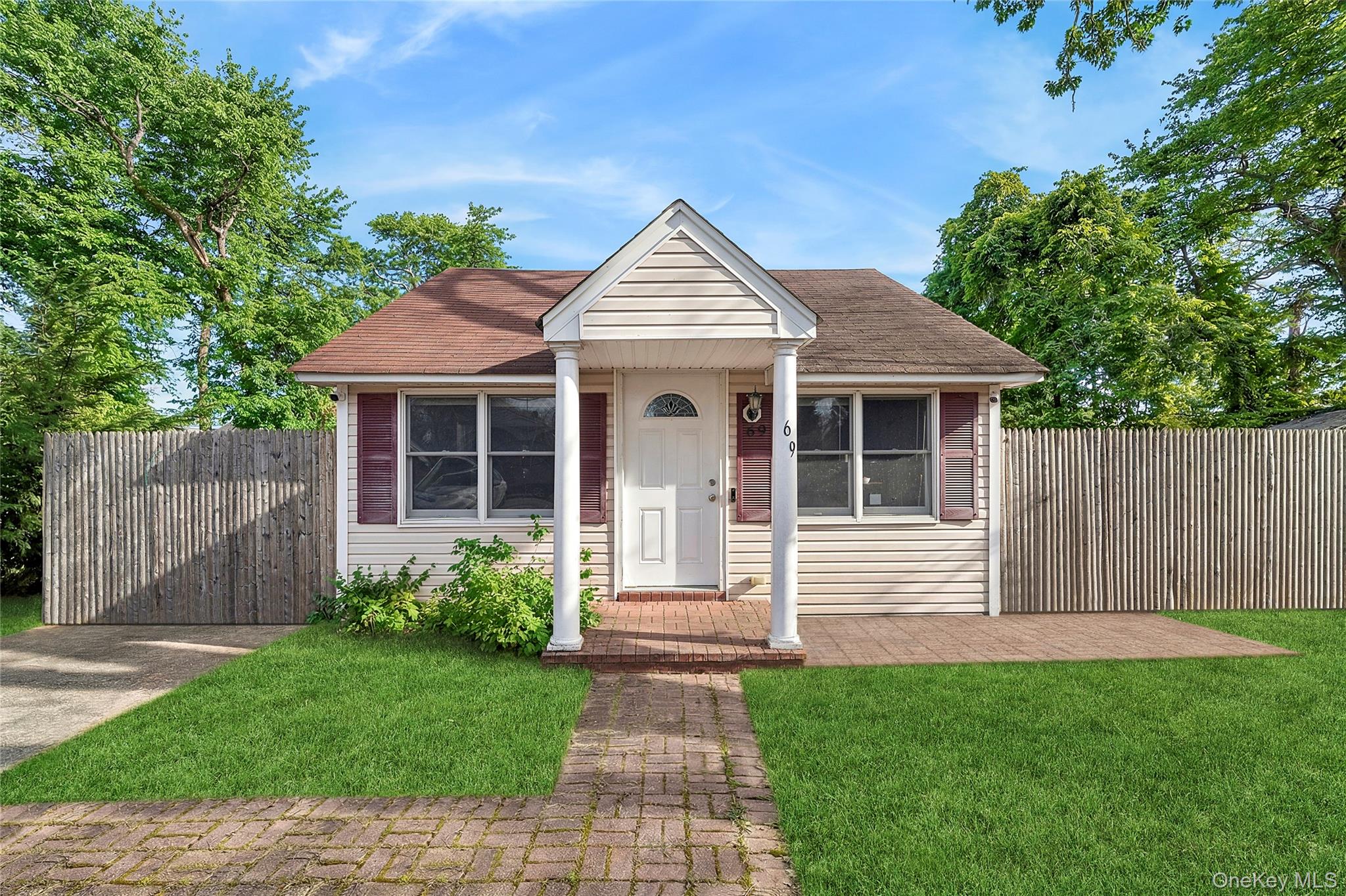 69 Locust Drive — photo