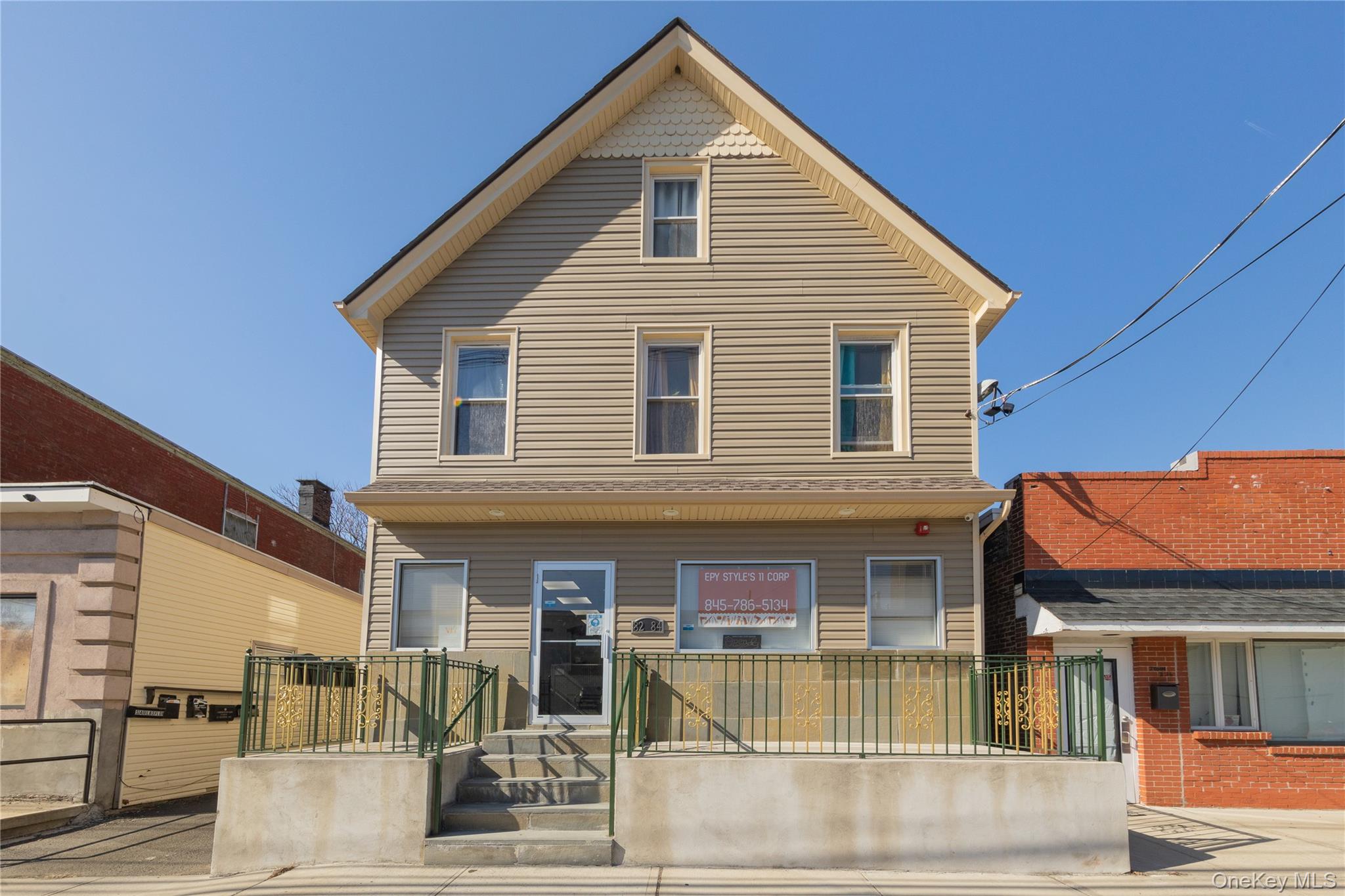 82-84 W Railroad Avenue — photo