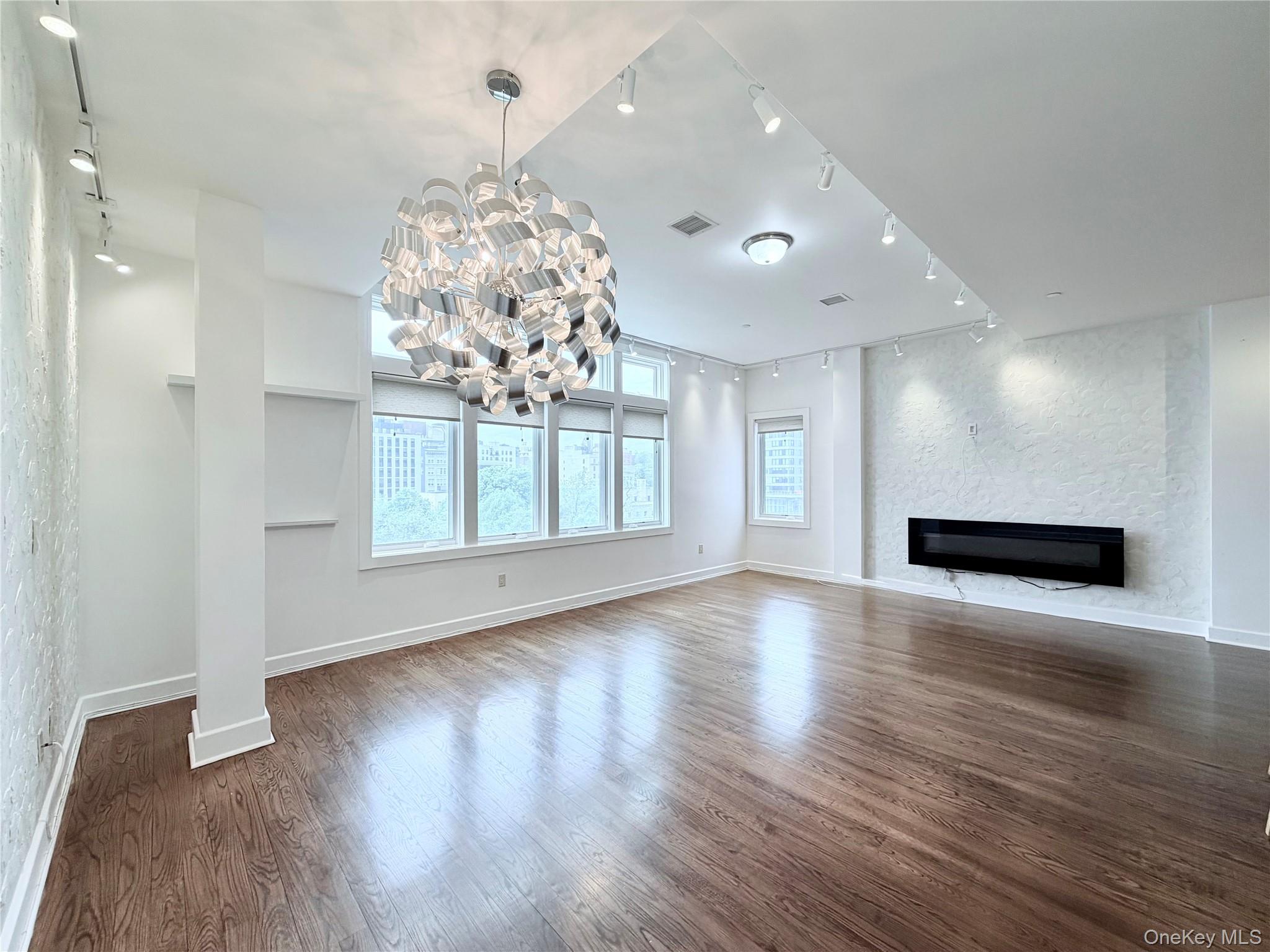 90 Bay Street Landing 8D — photo