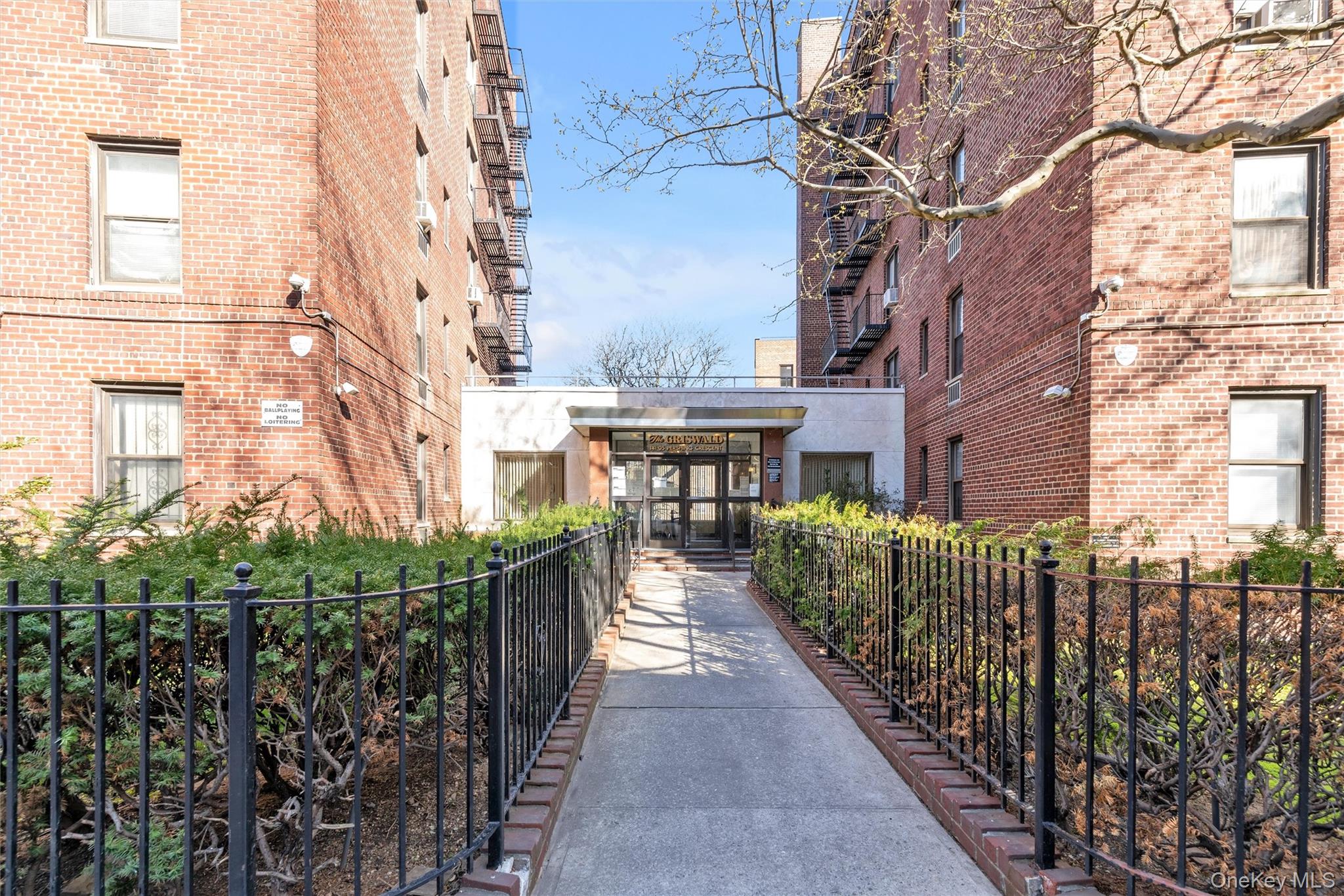 141-05 Pershing Crescent 202 — photo