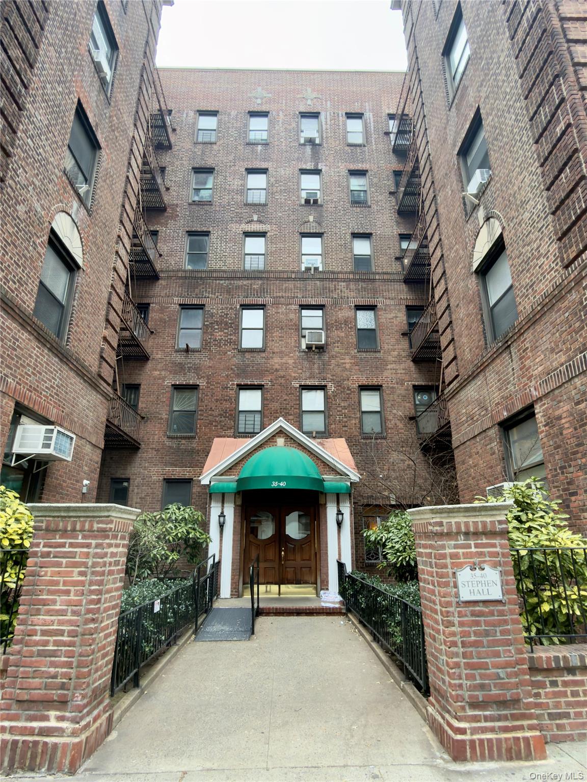 35-40 82 Street 6C — photo