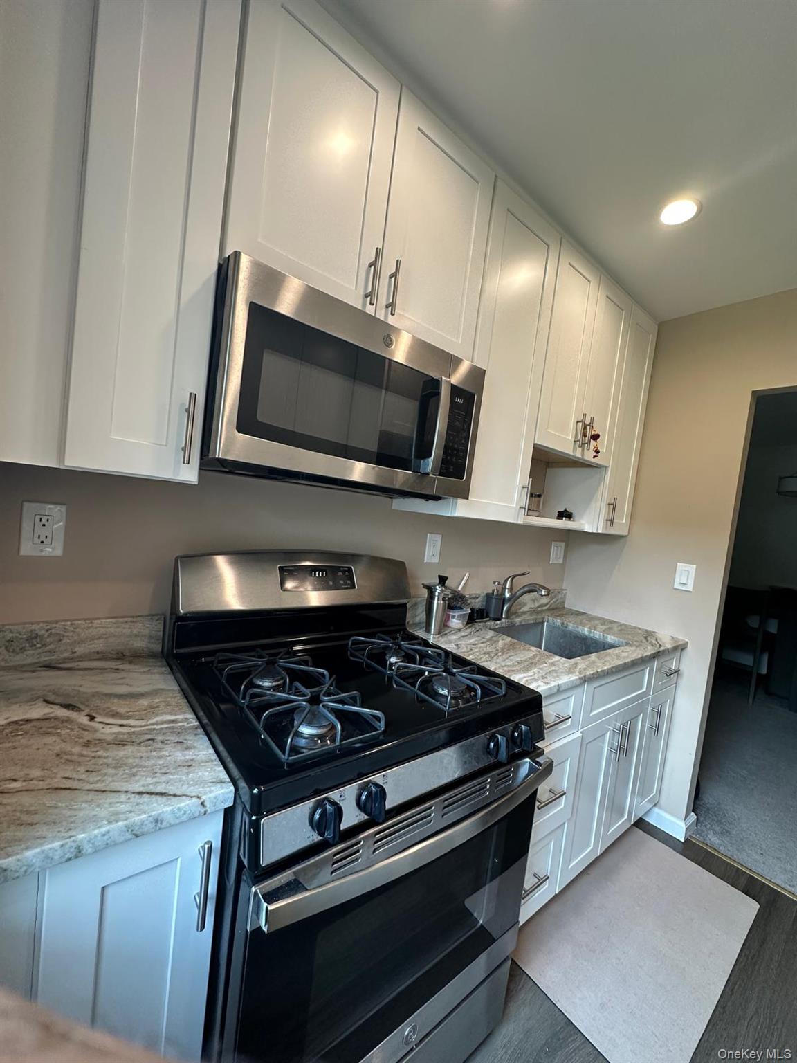 5 Oakdale Manor B14 — photo