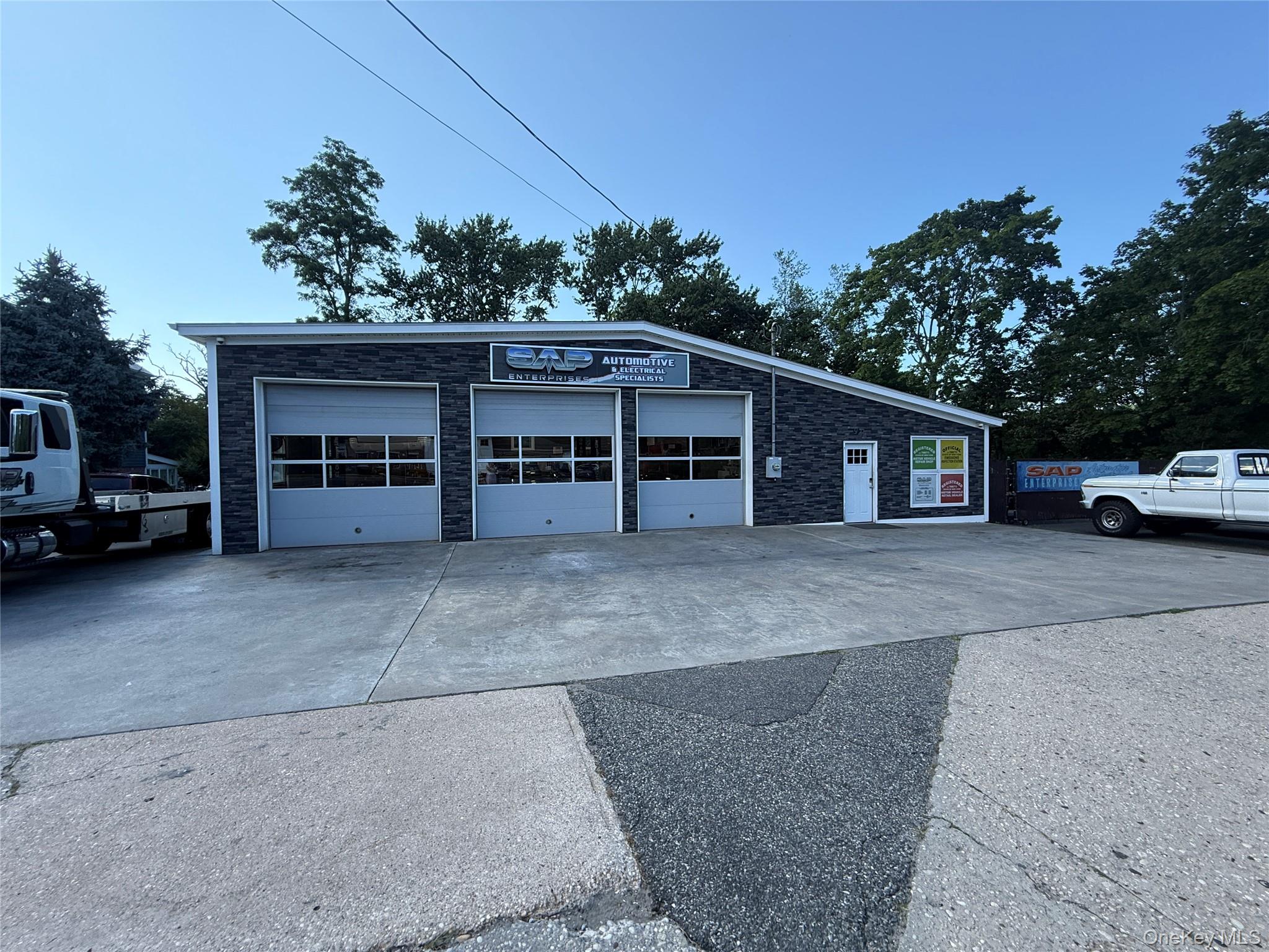 944 E Main Street — photo