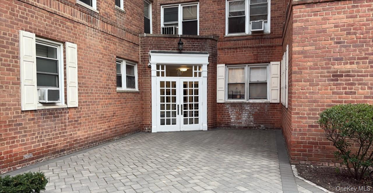 70 Locust Avenue B114 — photo