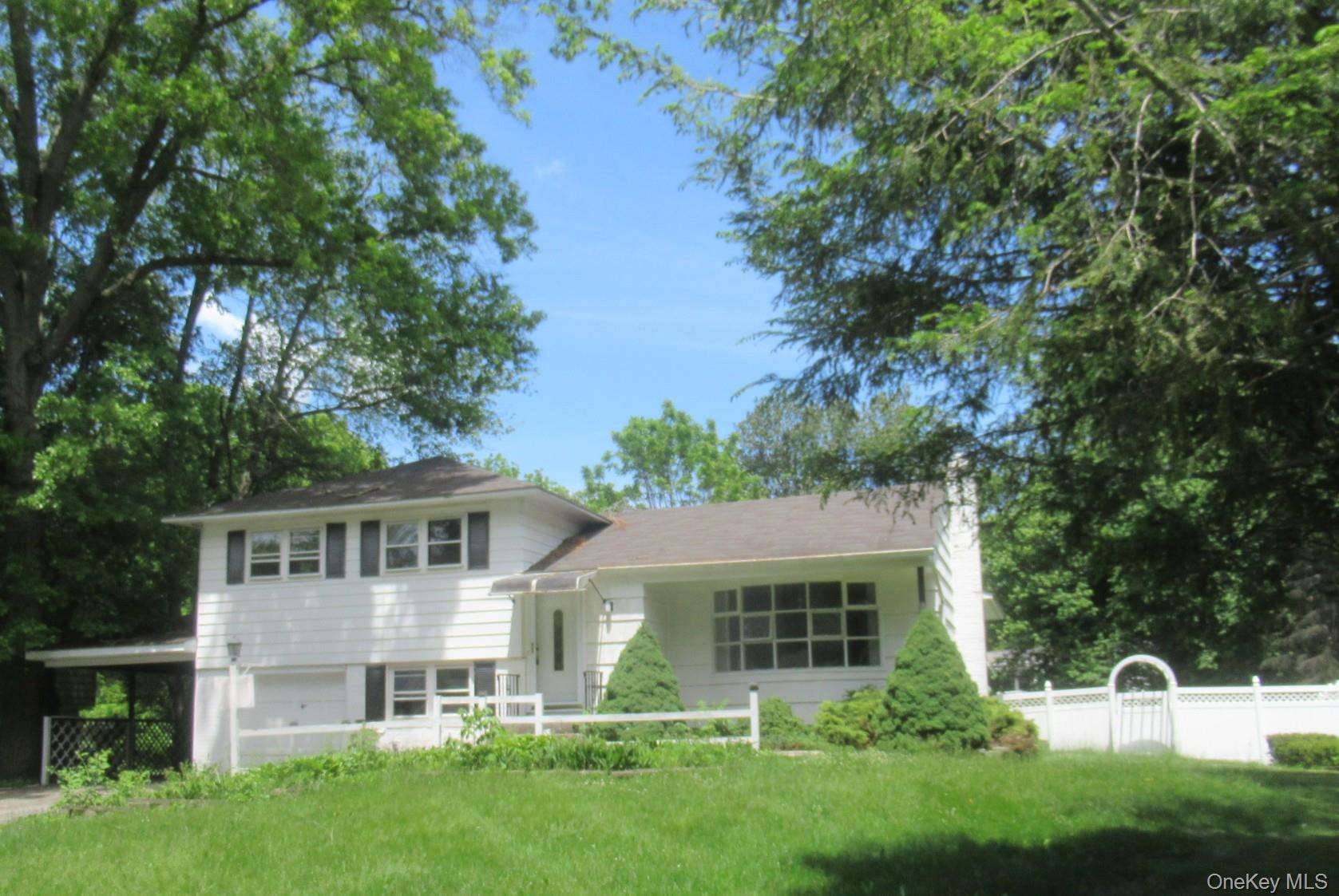 10 Lori Street — photo