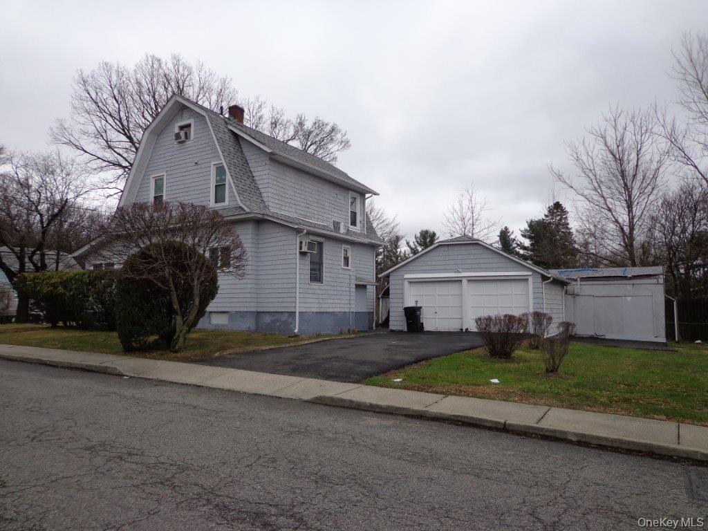 208 Saddle River Road — photo