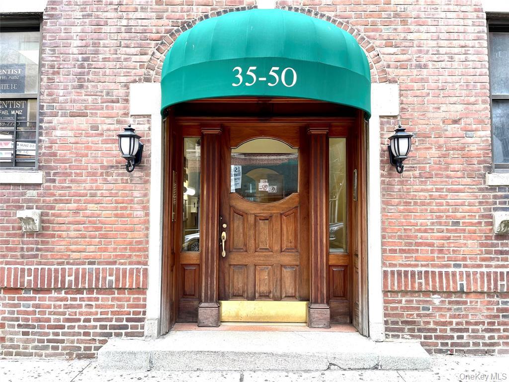 35-50 82 St 4a — photo