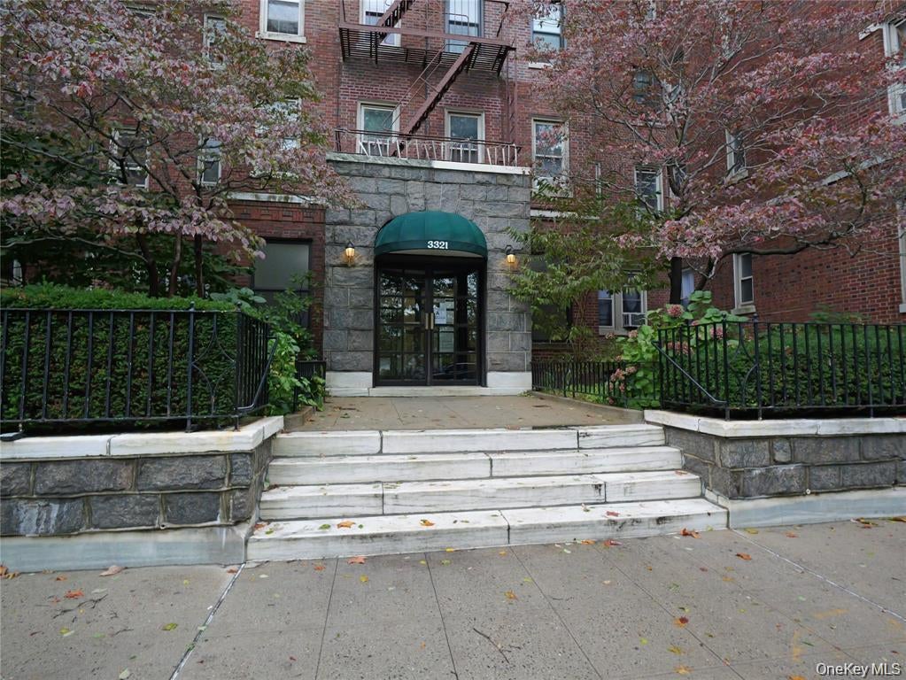 3321 Bruckner Boulevard 5J — photo
