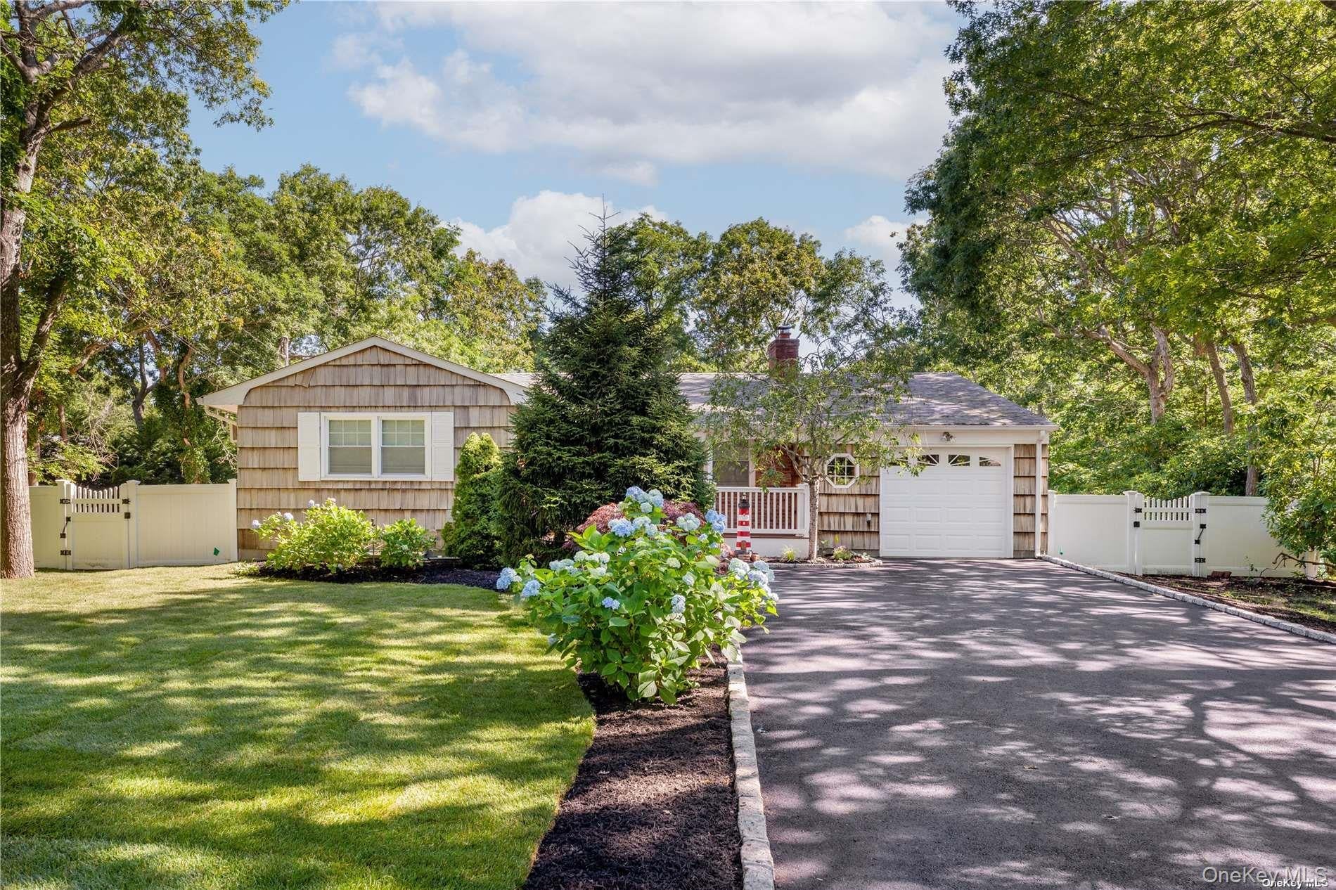 8 Wakeman Court — photo