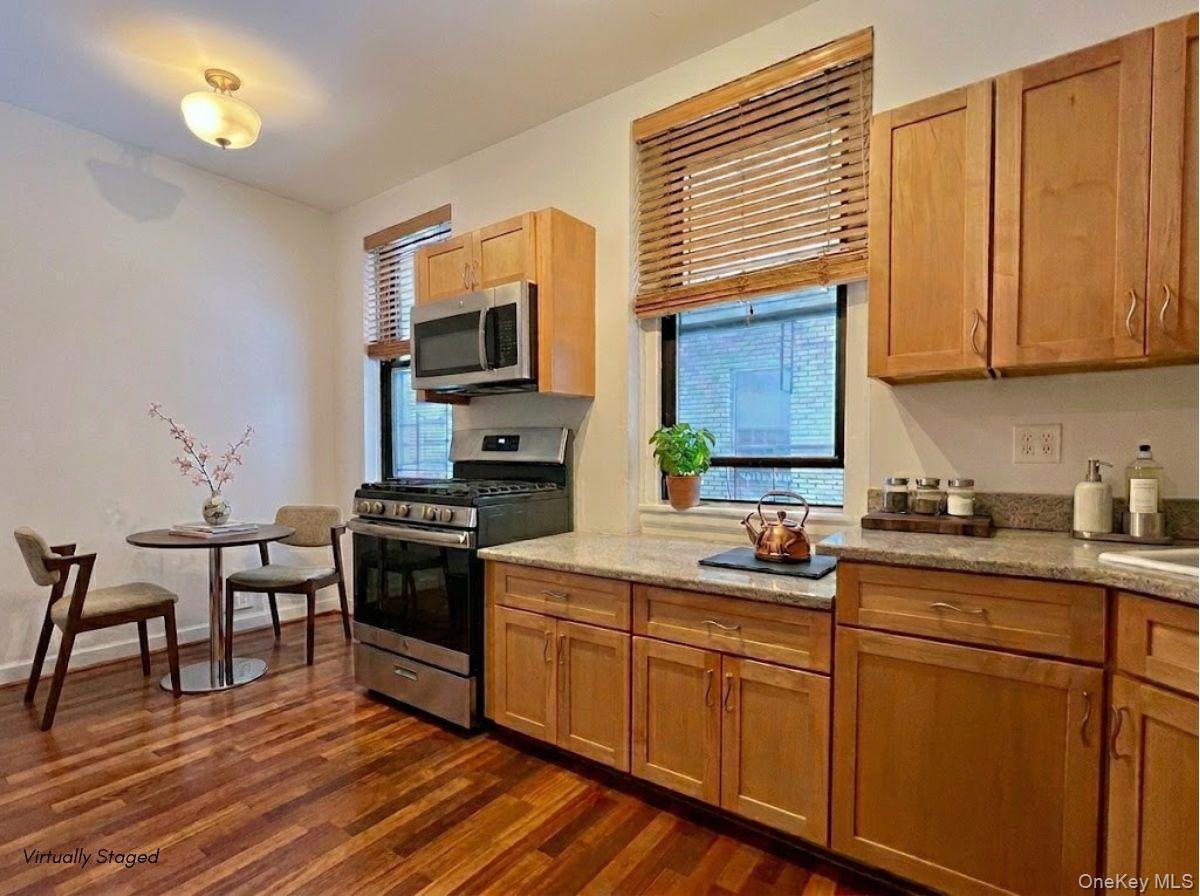 21-28 35 Street 1G — photo