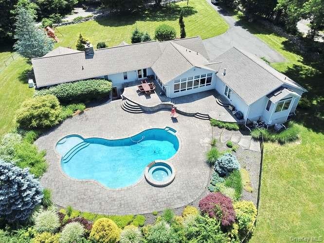 89 Spook Rock Road — photo